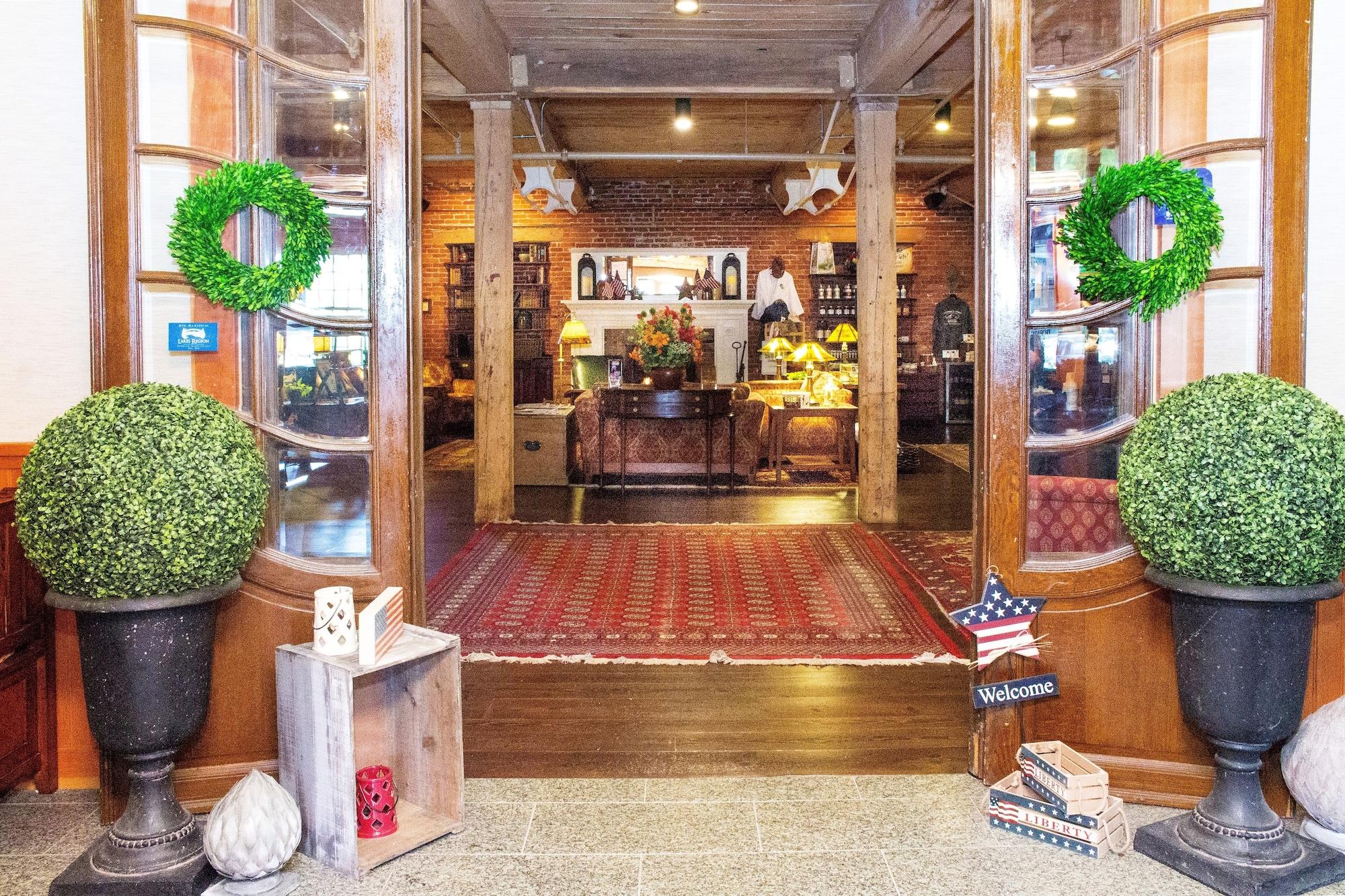 Vista Lobby The Common Man Inn & Restaurant