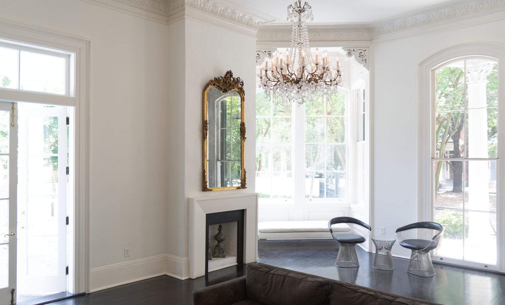 Vista Lobby Melrose Mansion