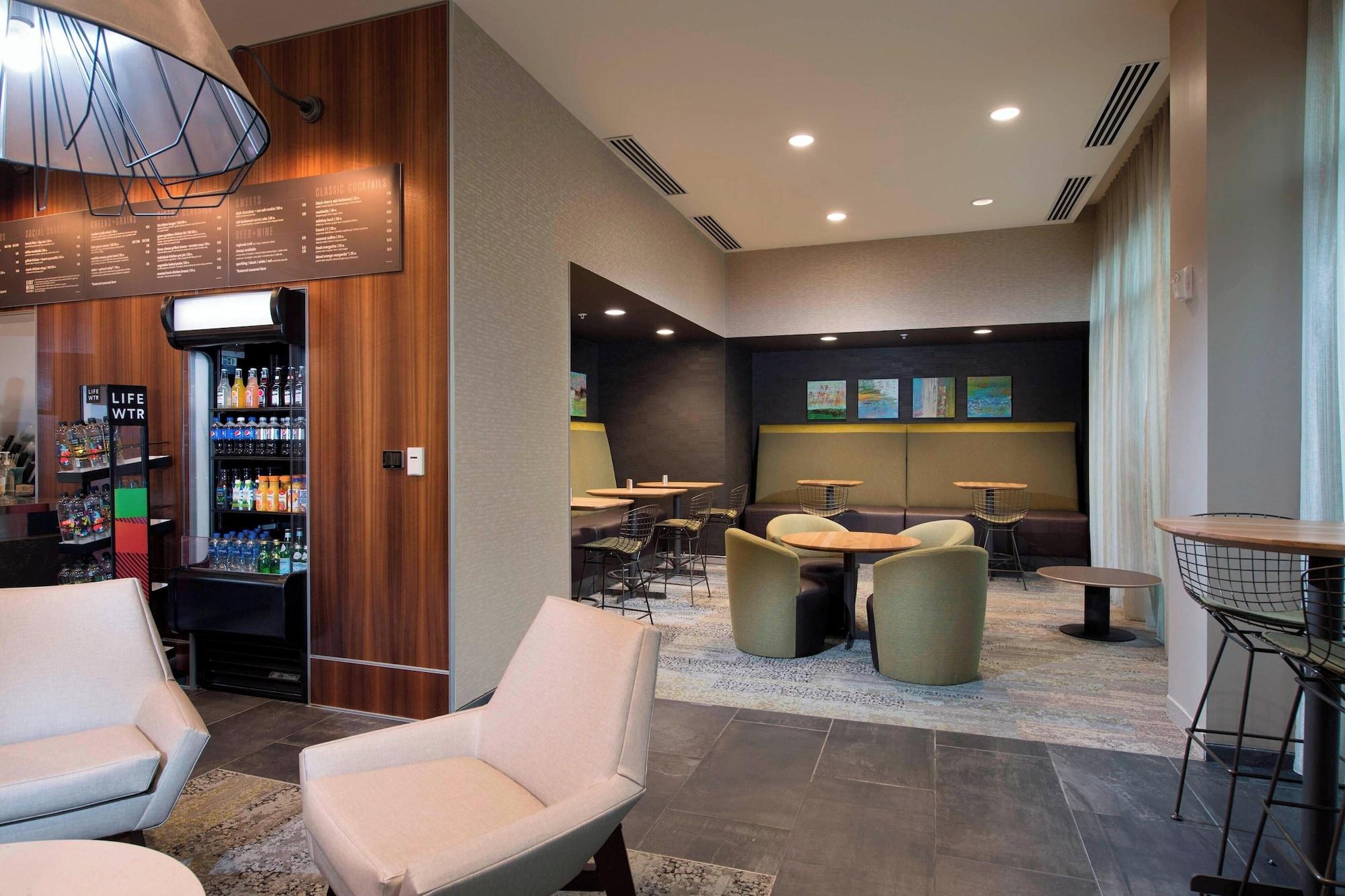 Vista Lobby Courtyard by Marriott Atlanta Alpharetta/Avalon Area