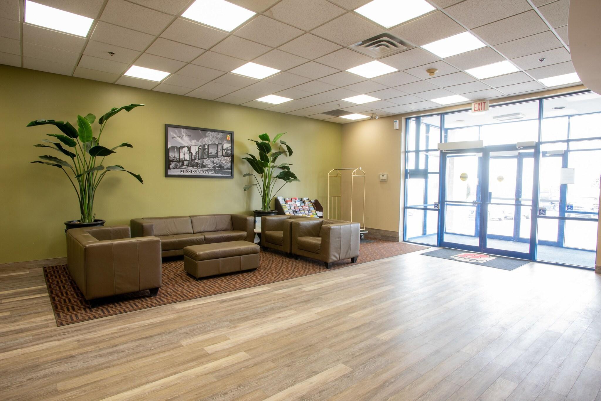 Vista Lobby Super 8 by Wyndham Mississauga