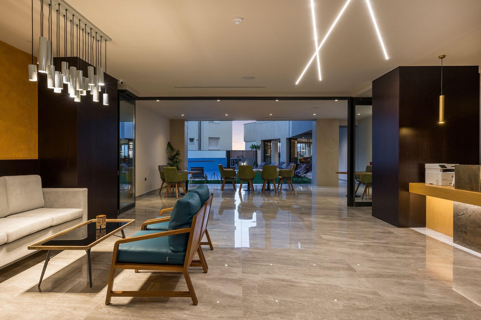 Vista Lobby Hyperion City Hotel