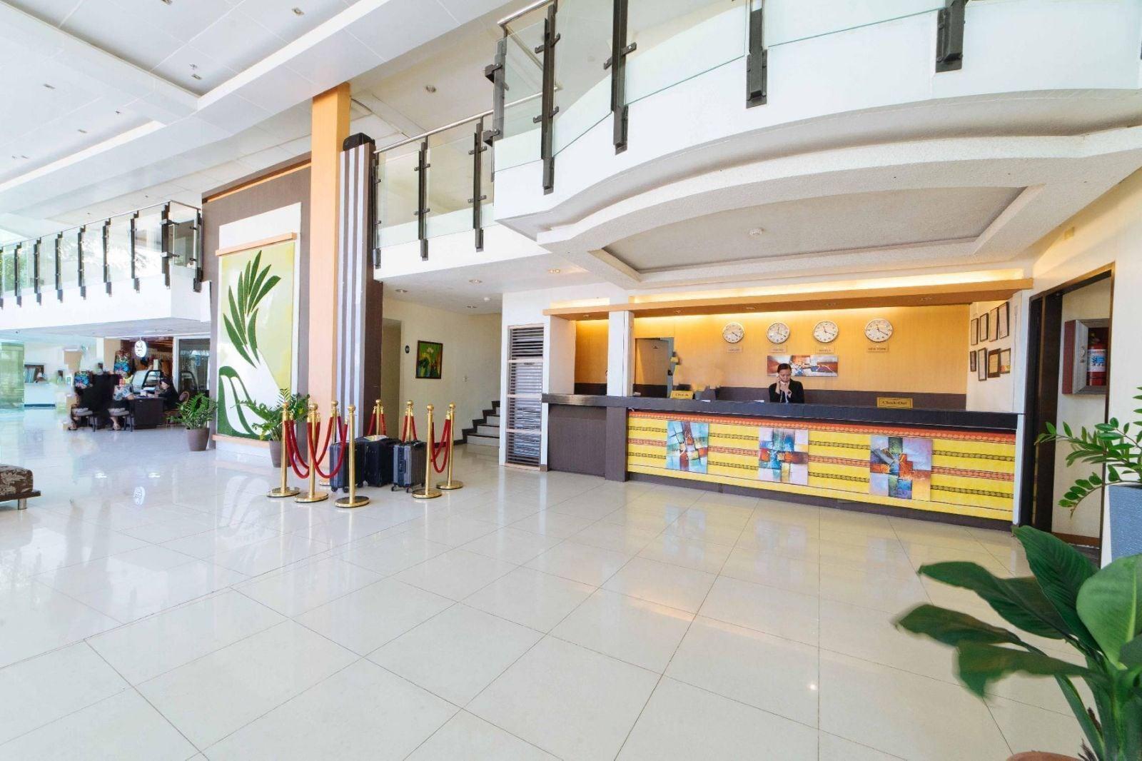 Vista Lobby The Ritz Hotel at Garden Oases