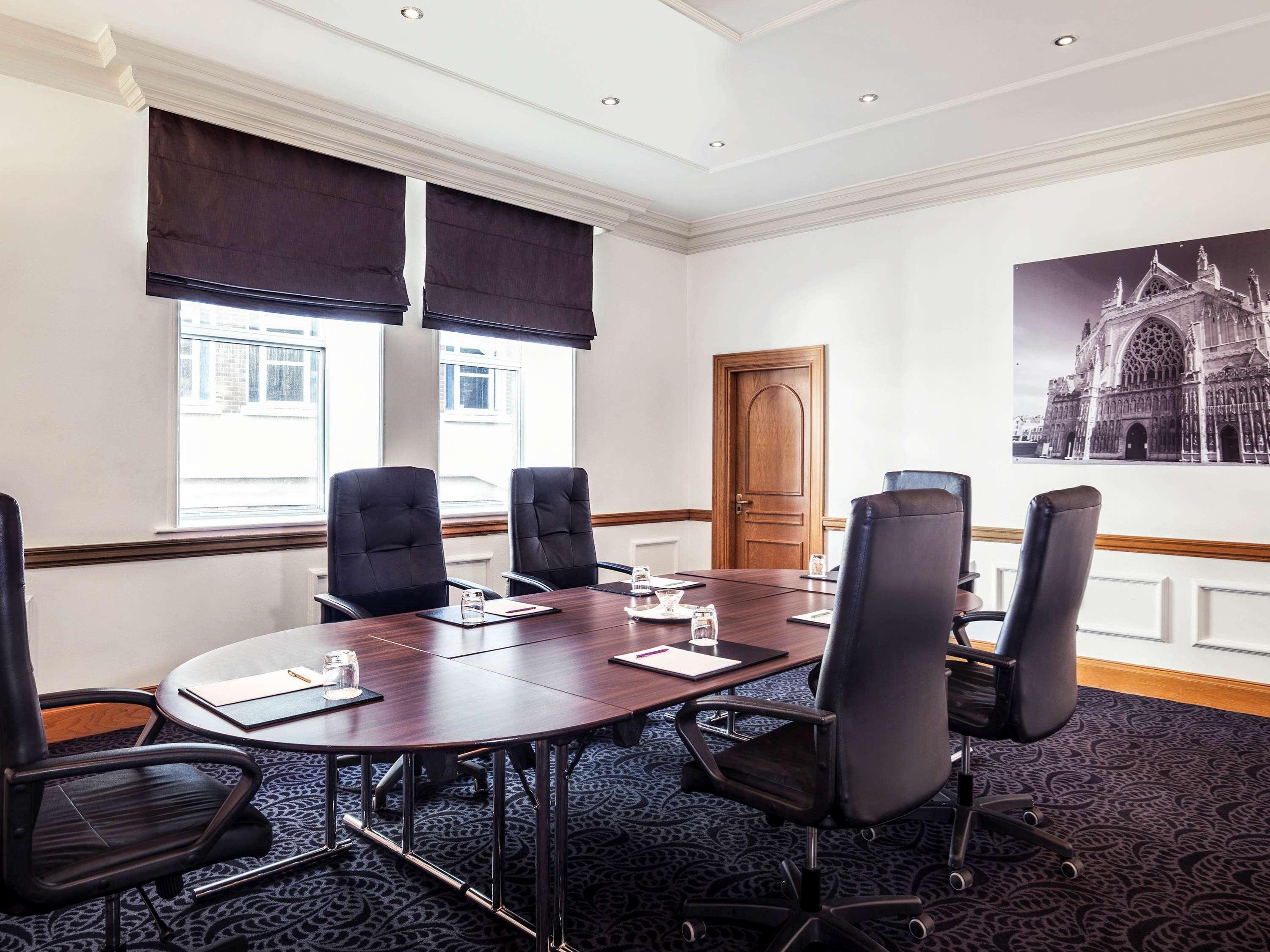 Sala de Reuniones Exeter Rougemont hotel by Sunday