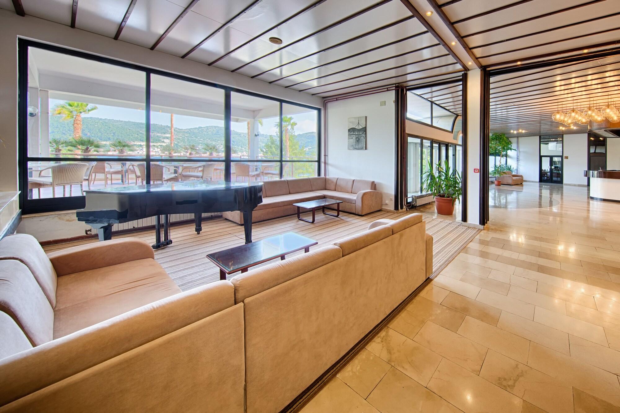 Vista Lobby Hotel Issa