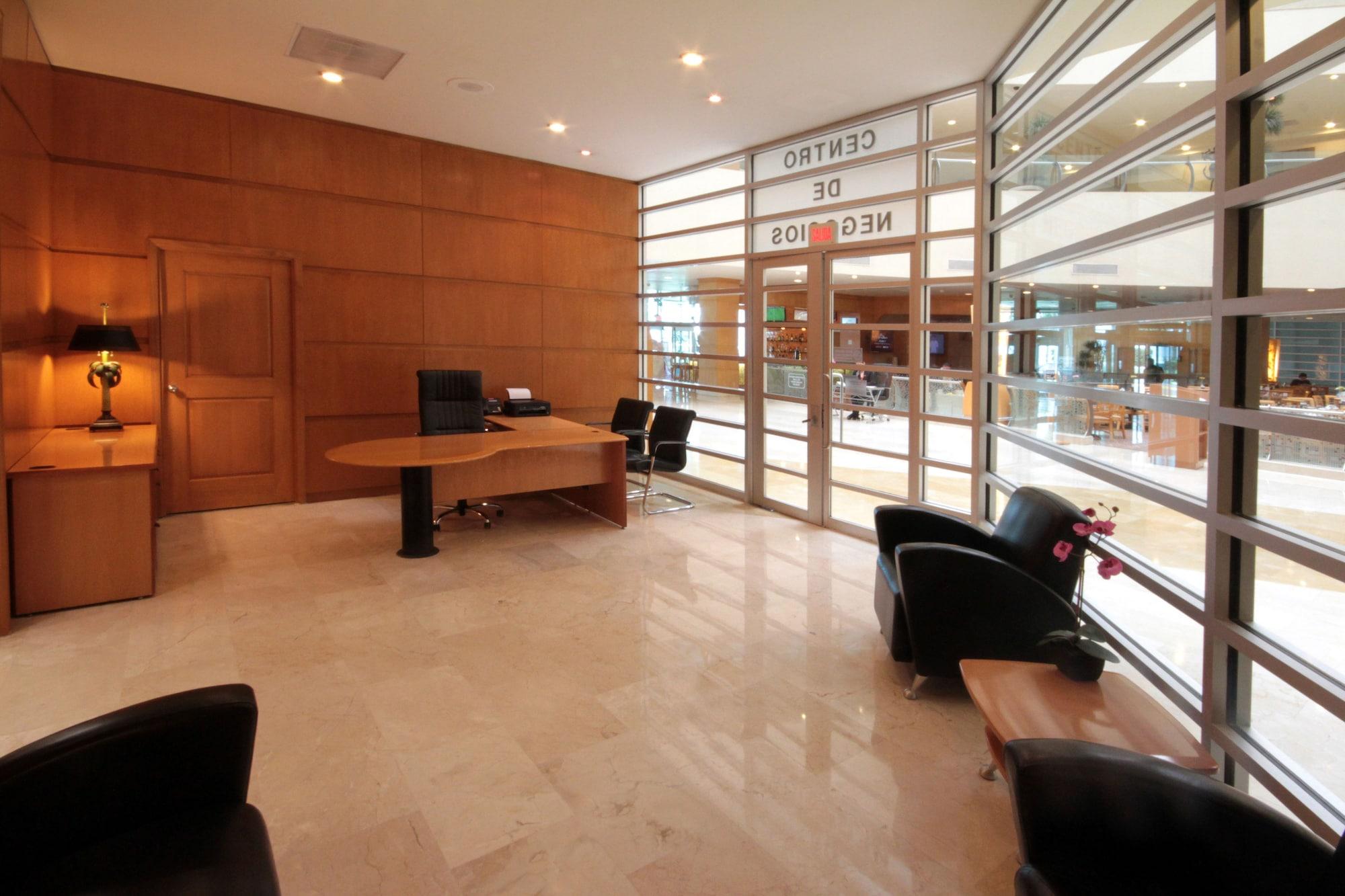 Vista Lobby Crowne Plaza Torreon by IHG