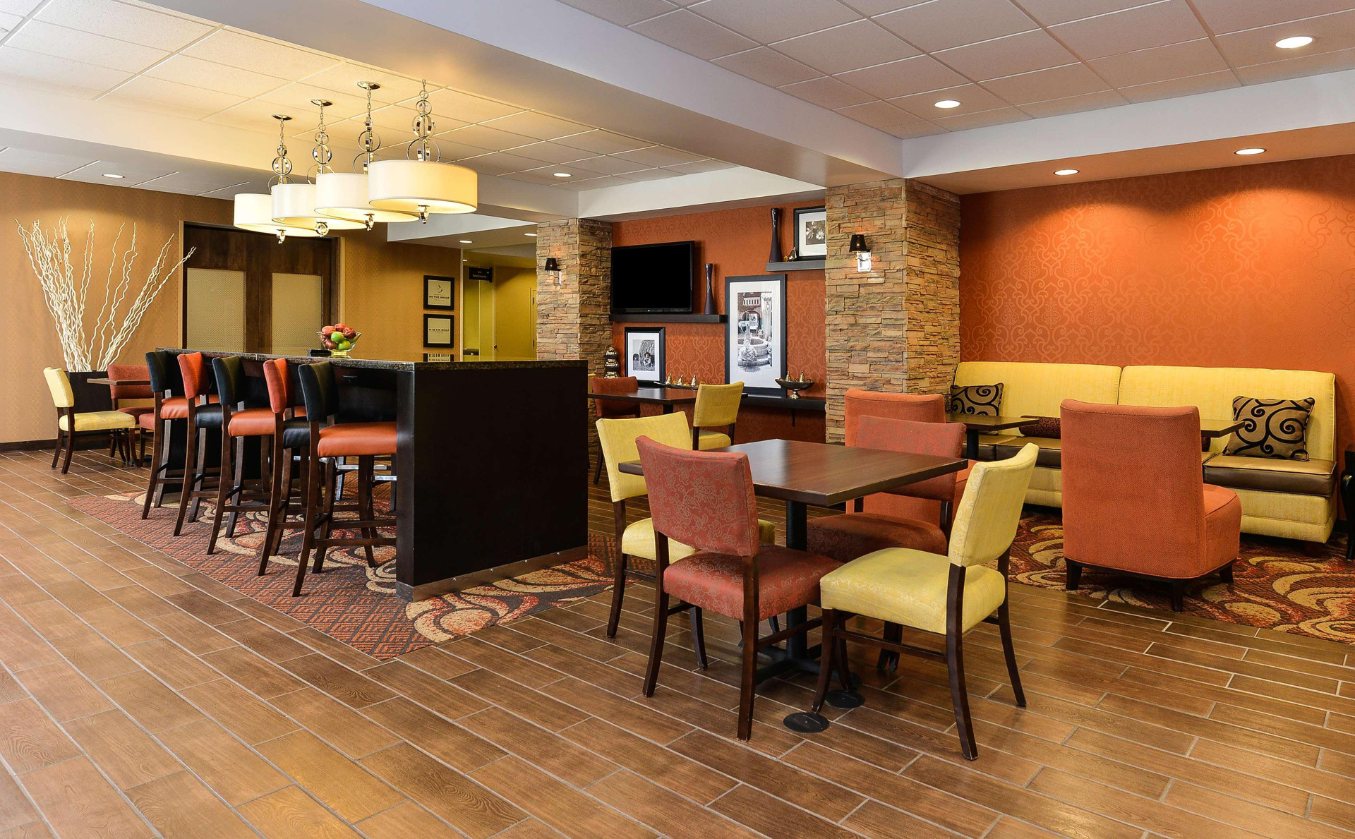 Vista Lobby Hampton Inn Clinton, IA