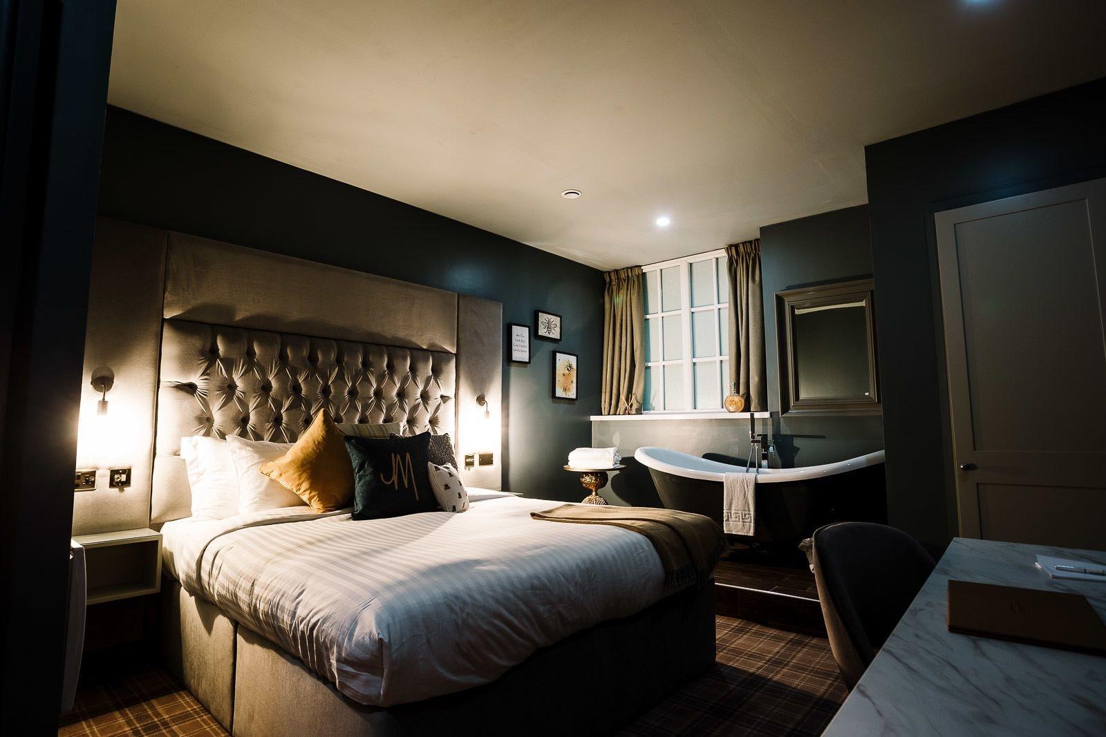 Varios Manchester Hall