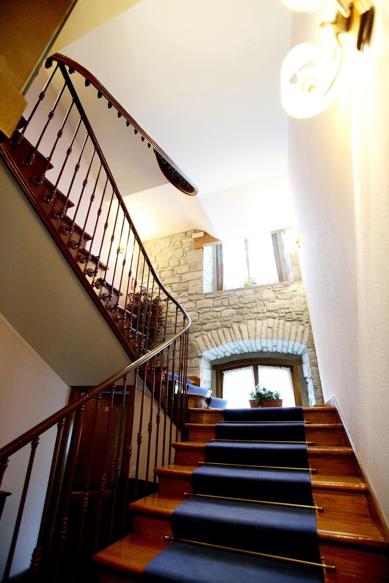 Varios Hotel Puente Romano