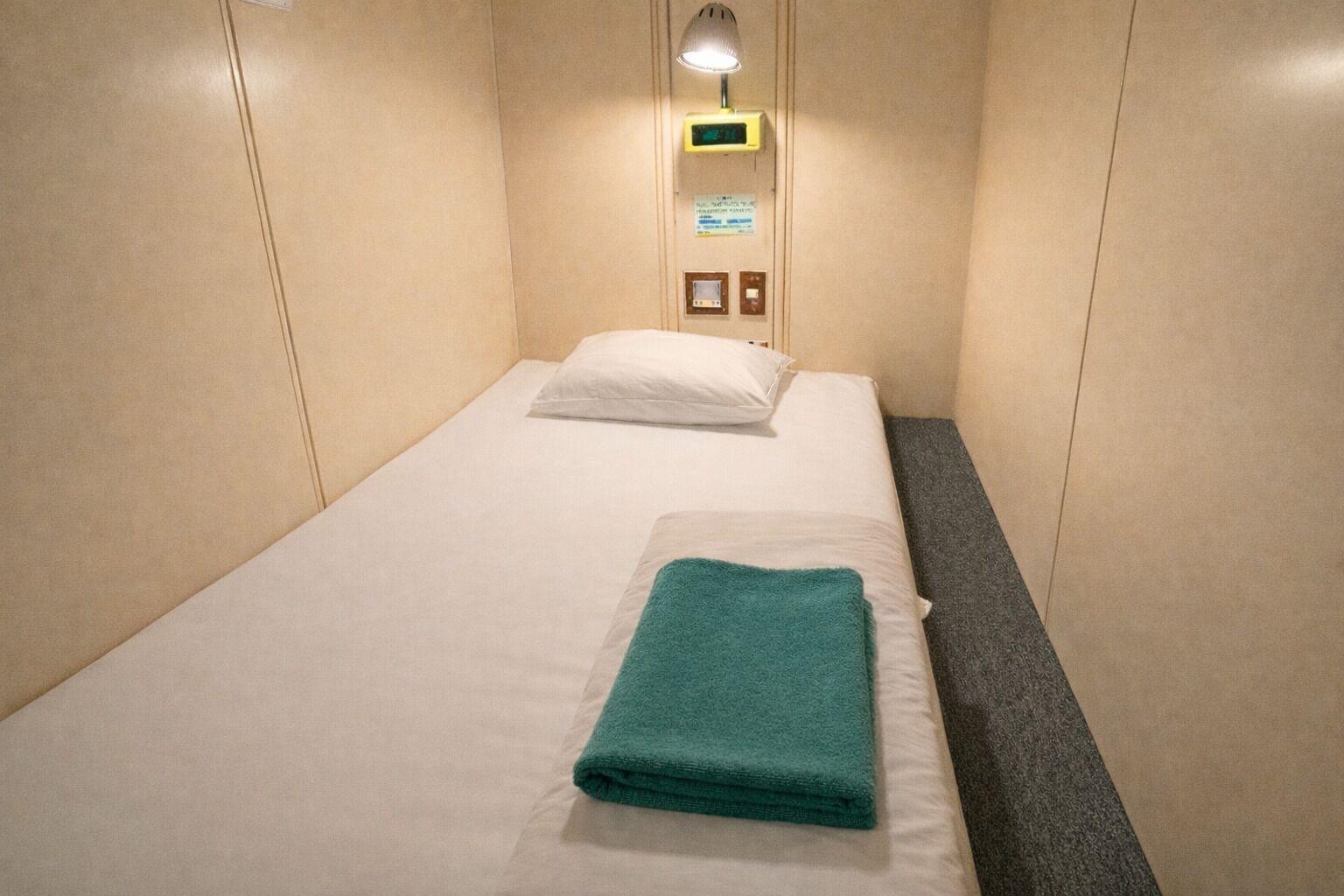 Varios Capsule Hotel Block Room