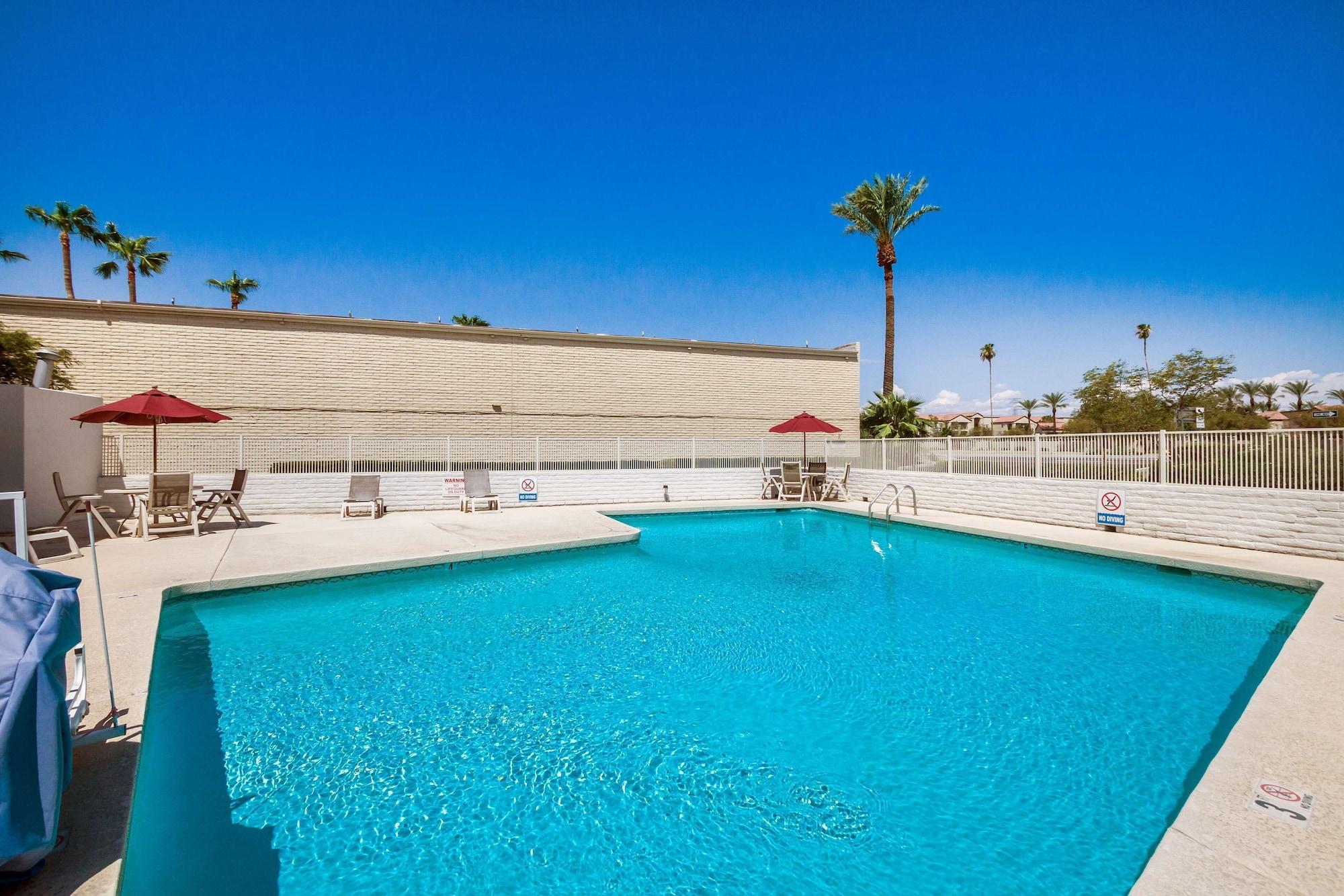 Vista Piscina Motel 6 Youngtown, AZ - Phoenix - Sun City