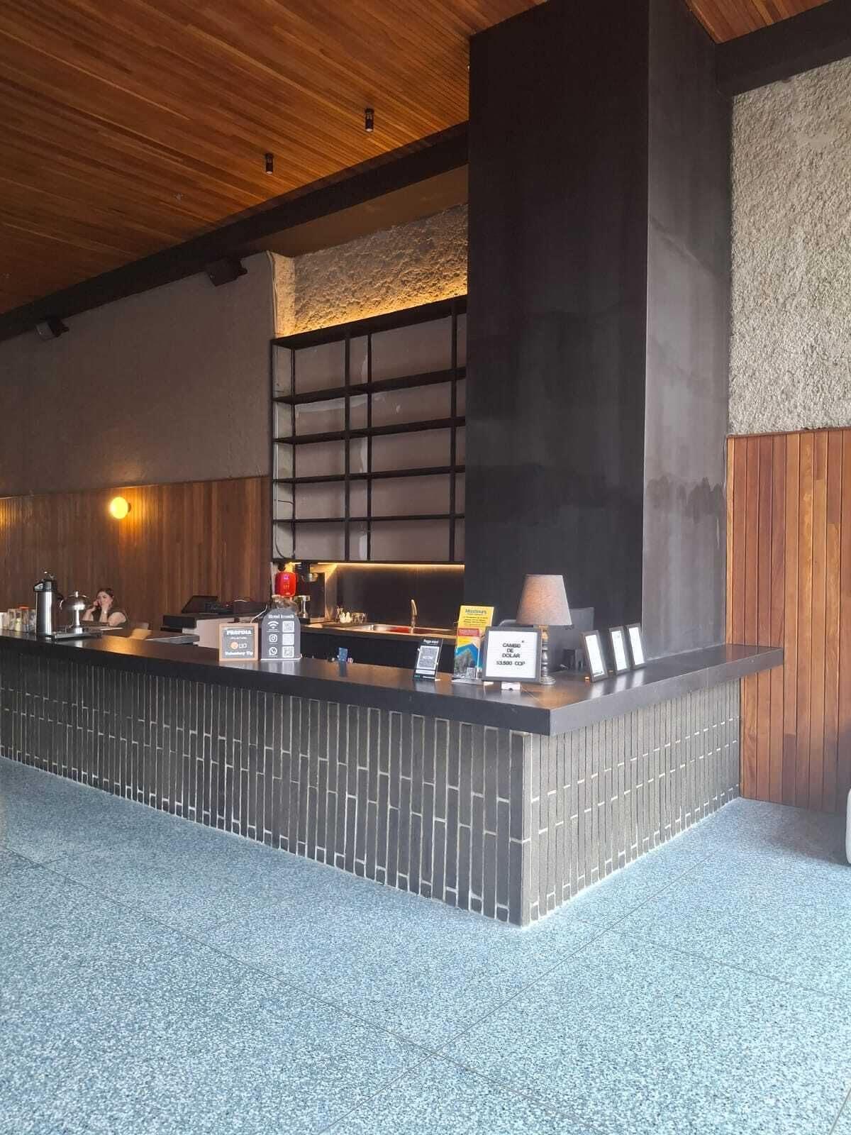 Vista Lobby Hotel Iconik