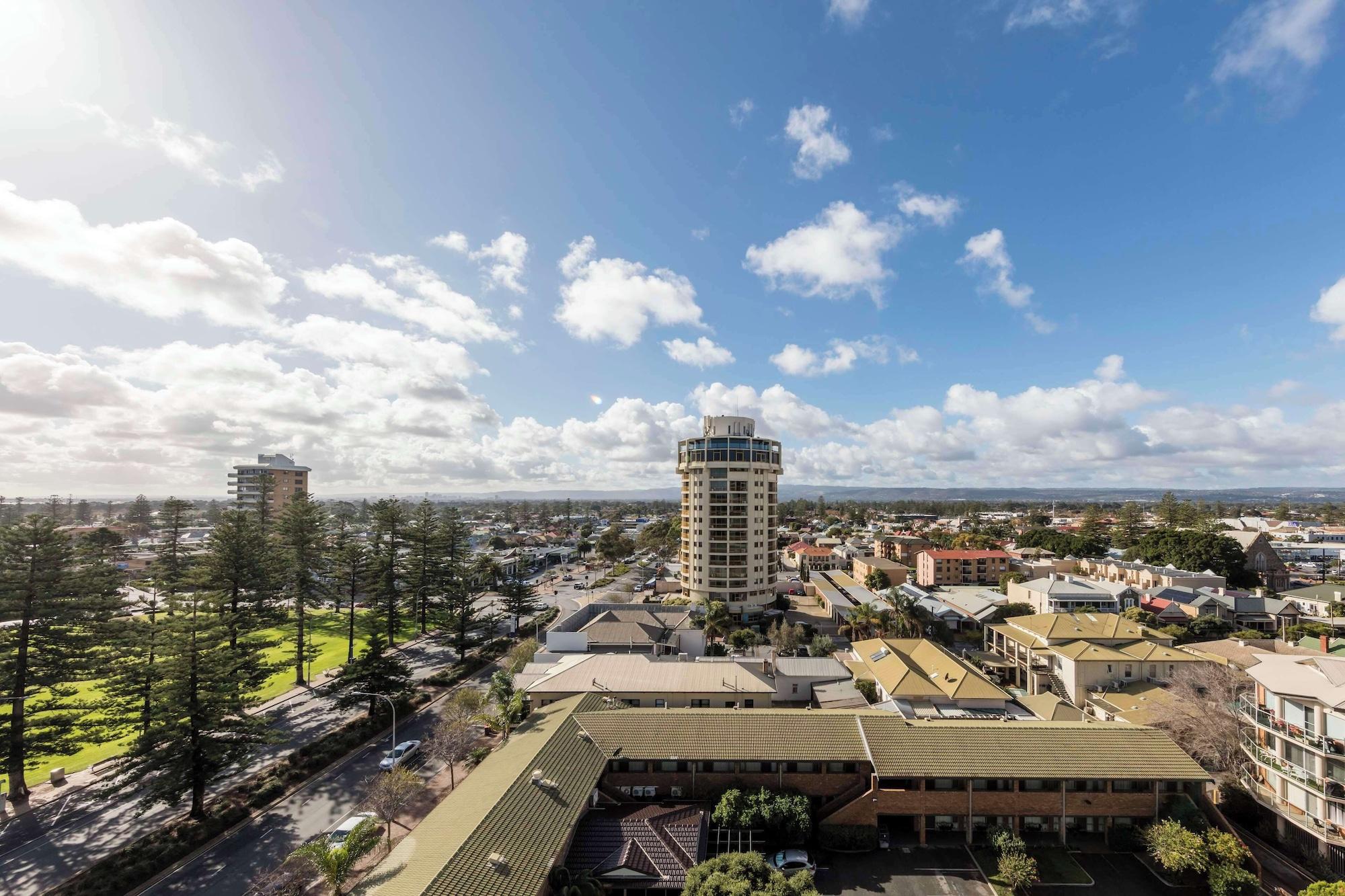 Vista Exterior Oaks Glenelg Liberty Suites