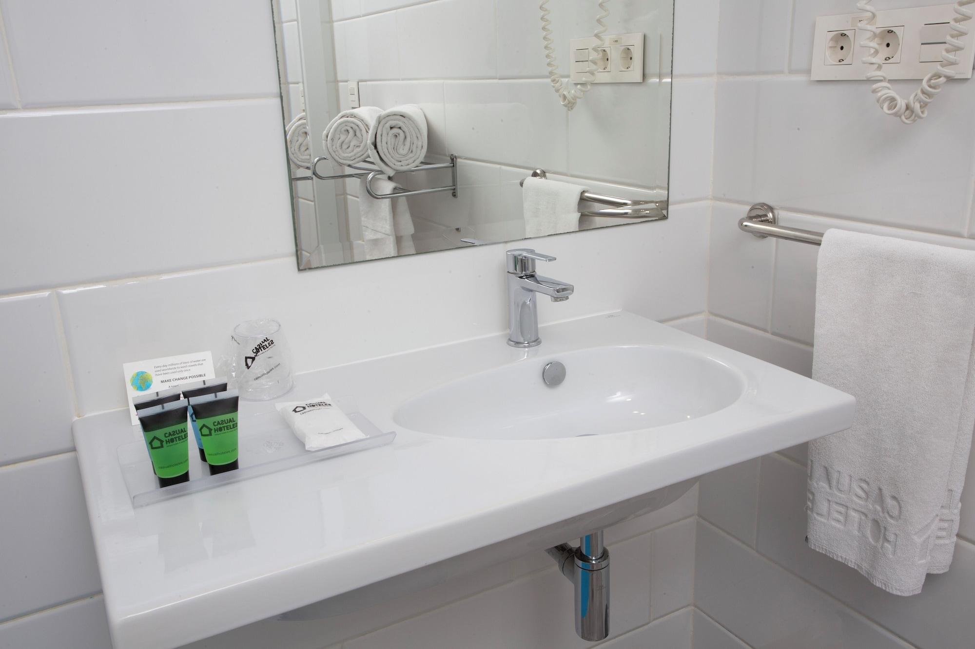 Equipamiento de Habitación Casual del Mar Málaga Hotel
