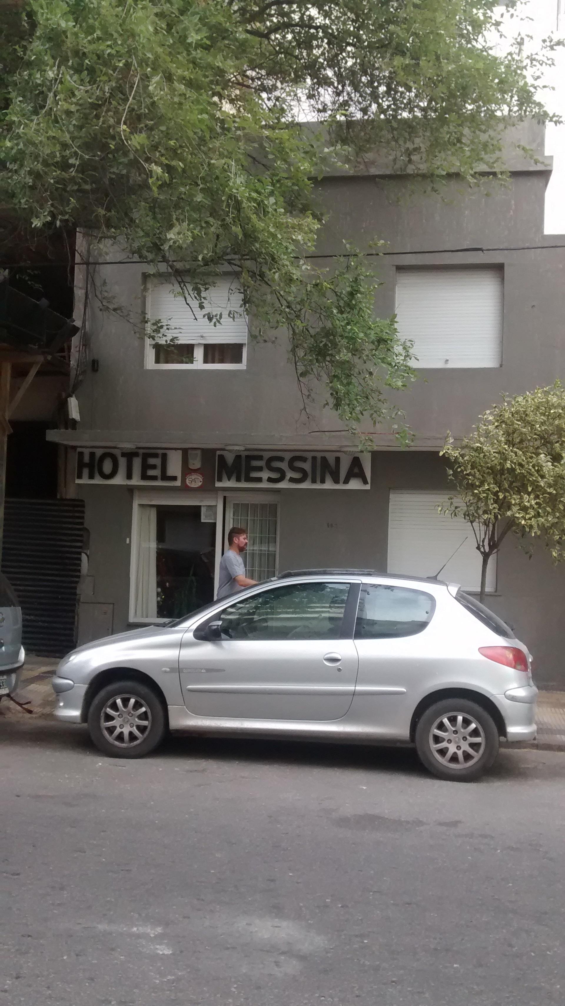 Vista Exterior Hotel Messina