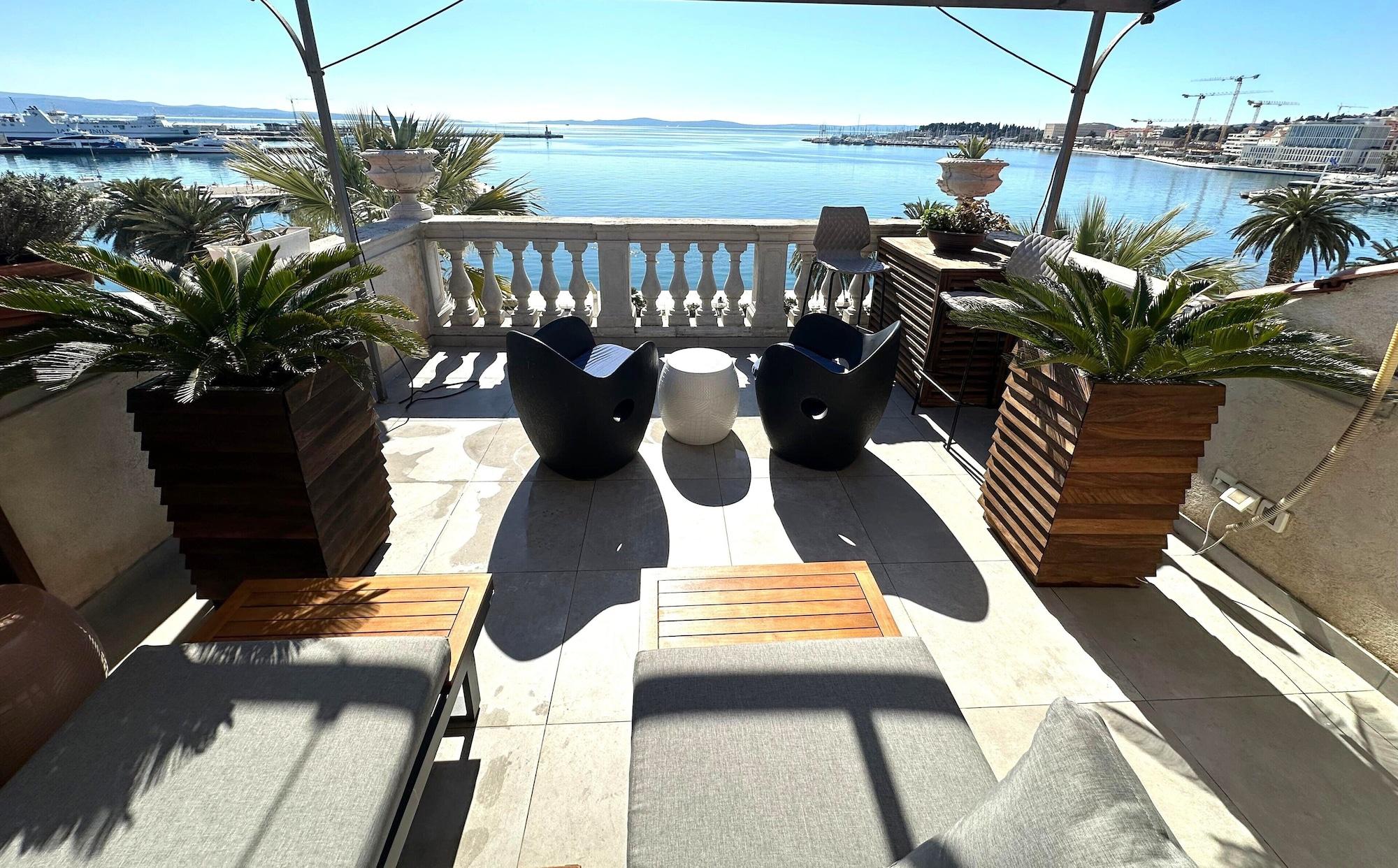 Varios Riva Luxury Suites