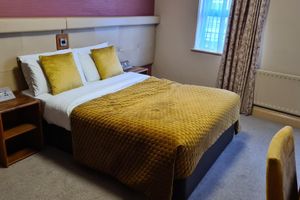 Alojamiento - Farnham Arms Hotel