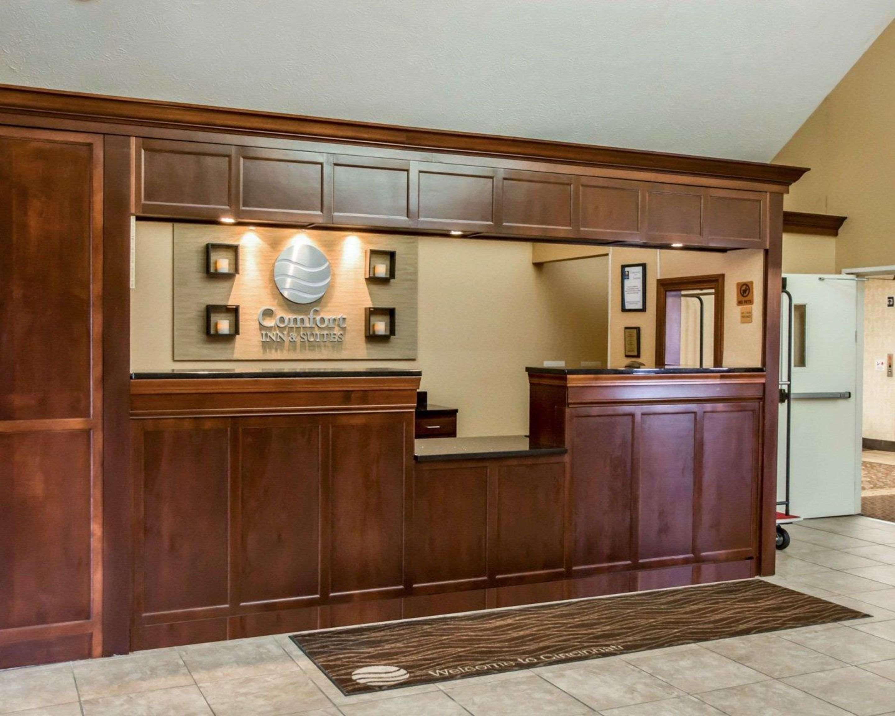 Vista Lobby Comfort Inn & Suites Cincinnati Eastgate