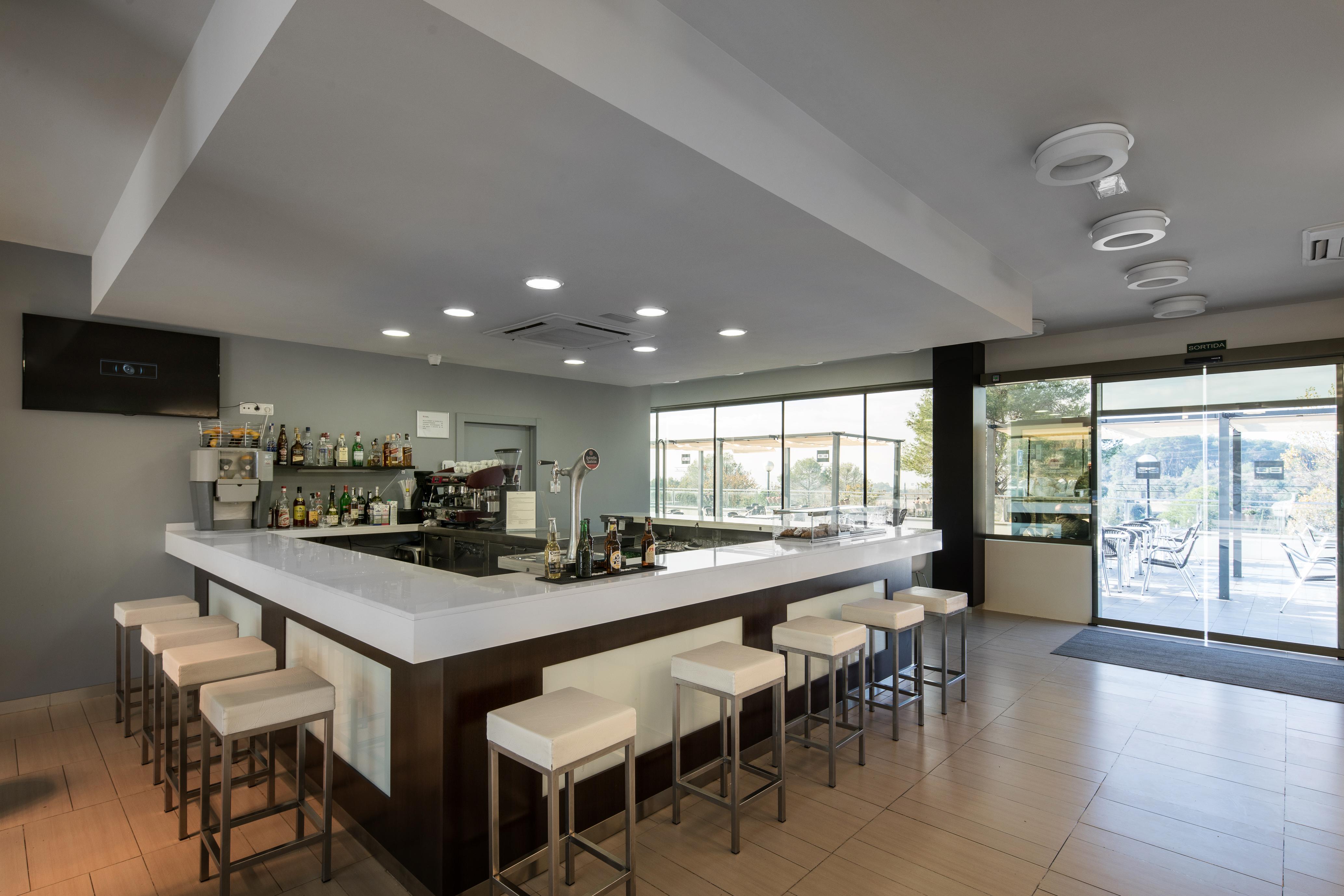 Bar/Salón B&B Hotel Barcelona Sant Cugat