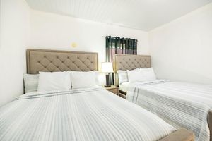 Alquiler Vacacional - Beautiful Guesthouse 6 beds and 6 baths 8 min drive from the beach!