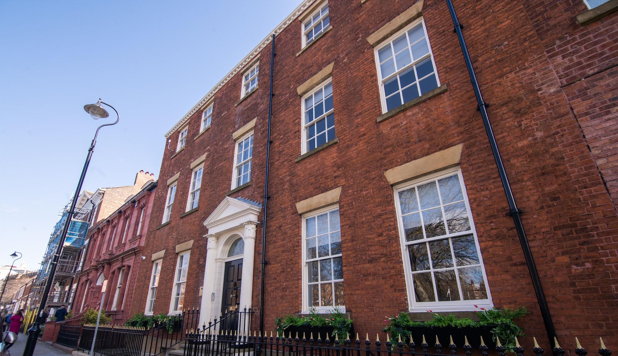 Vista Exterior Velvet Apartments - 10 Park Square East