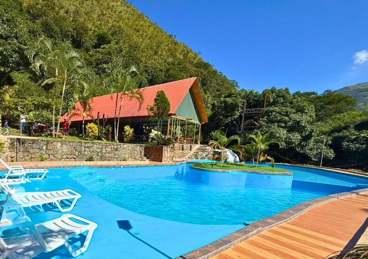 Vista da piscina www.ecoterralodge.com