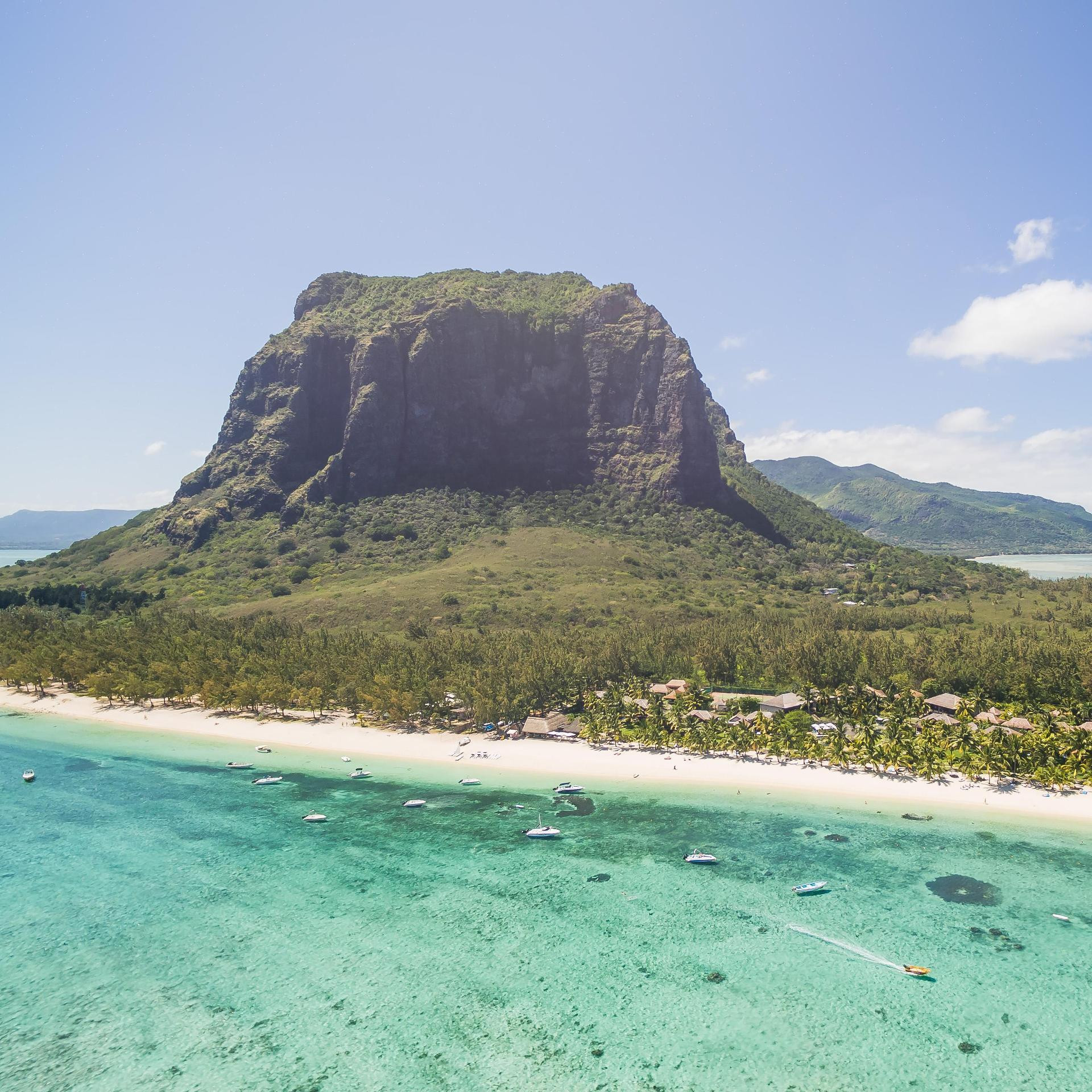 Vista Exterior LUX* Le Morne