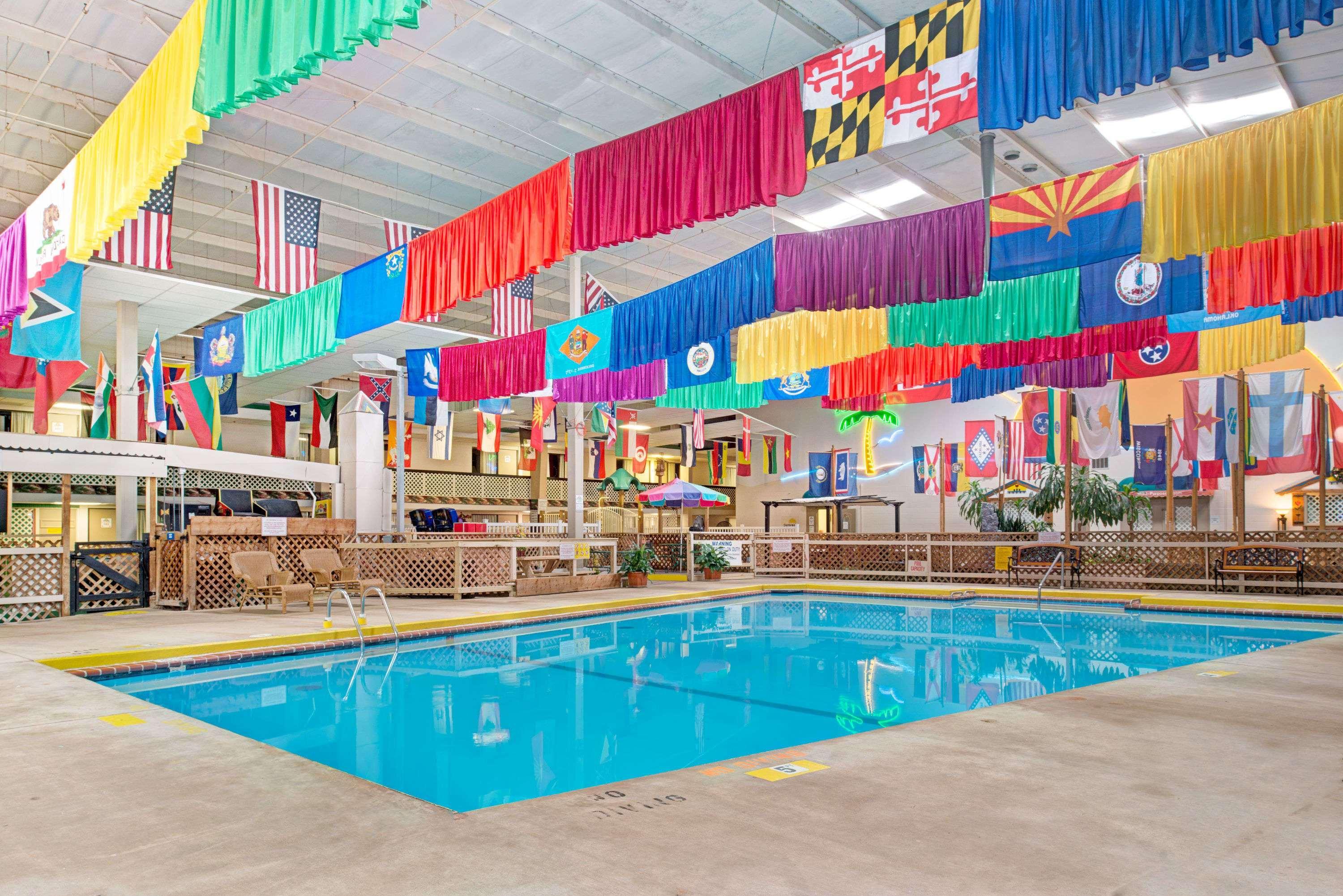 Vista Piscina Comfort Suites St. Louis - Sunset Hills