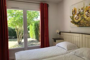 Alquiler Vacacional - Villa in Les Forges With Golf & Pool Access