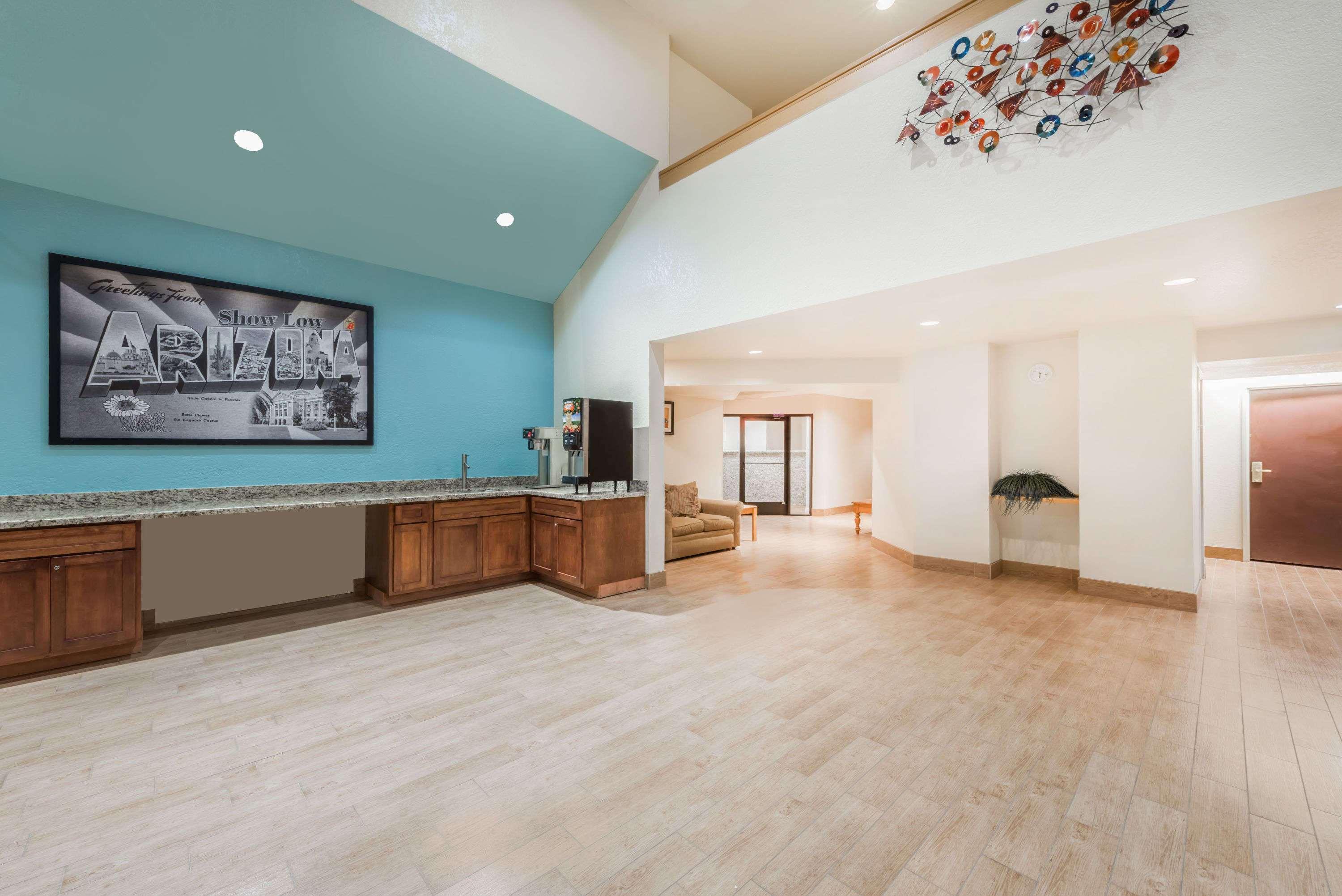 Vista Lobby Super 8 by Wyndham Show Low