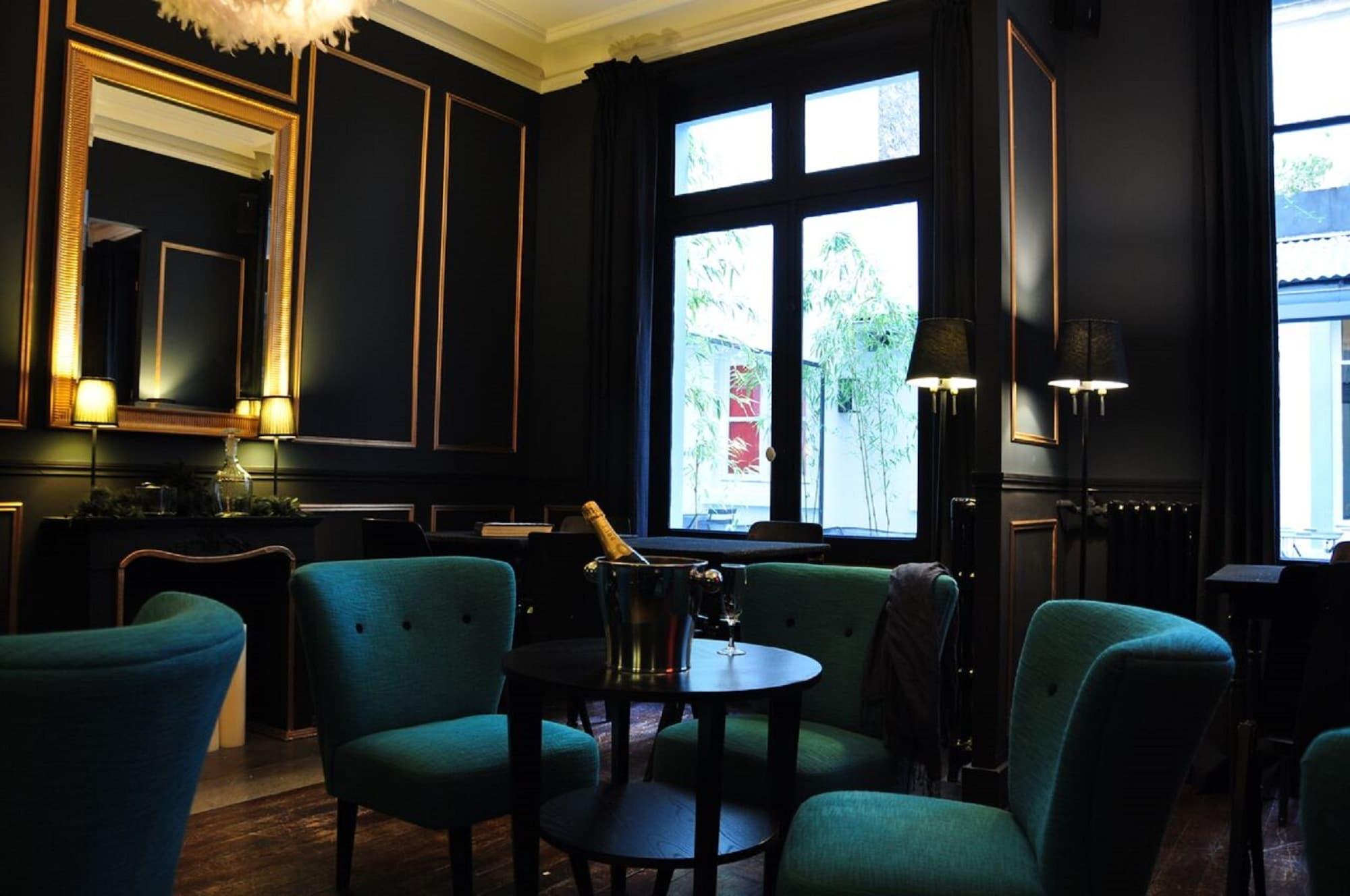Varios Alba Opera Hotel