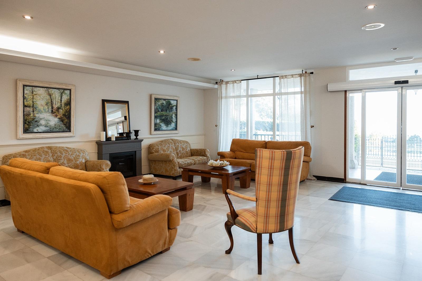 Vista Lobby Villa Covelo