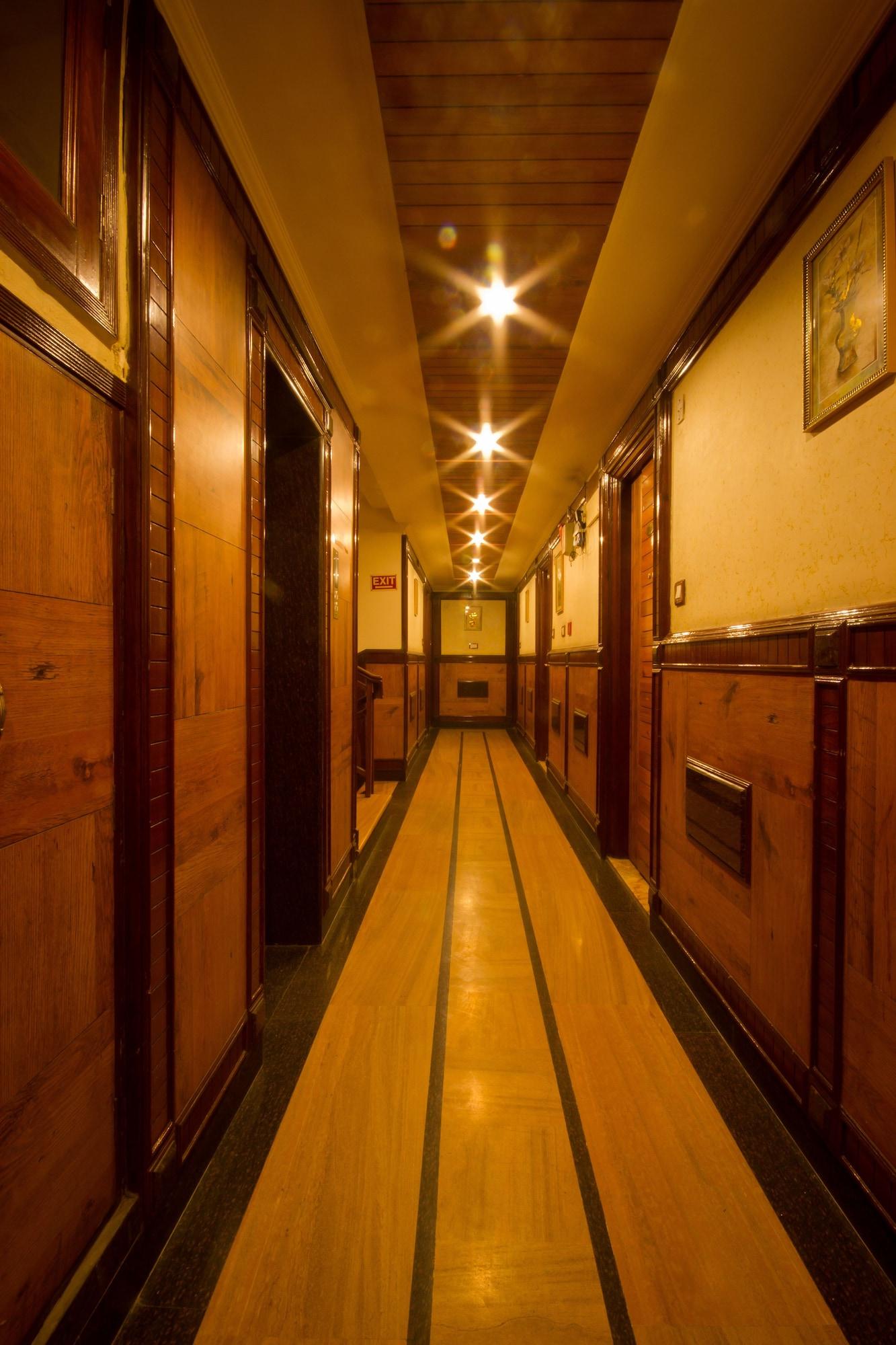 Varios Hotel Sunstar Grand