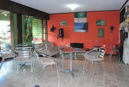 Bar/Salón Nomadas backpackers