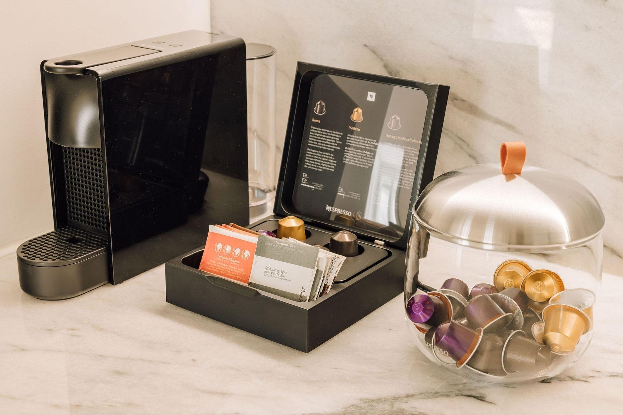 Equipamiento de Habitación Ando Living - Flores 25 House