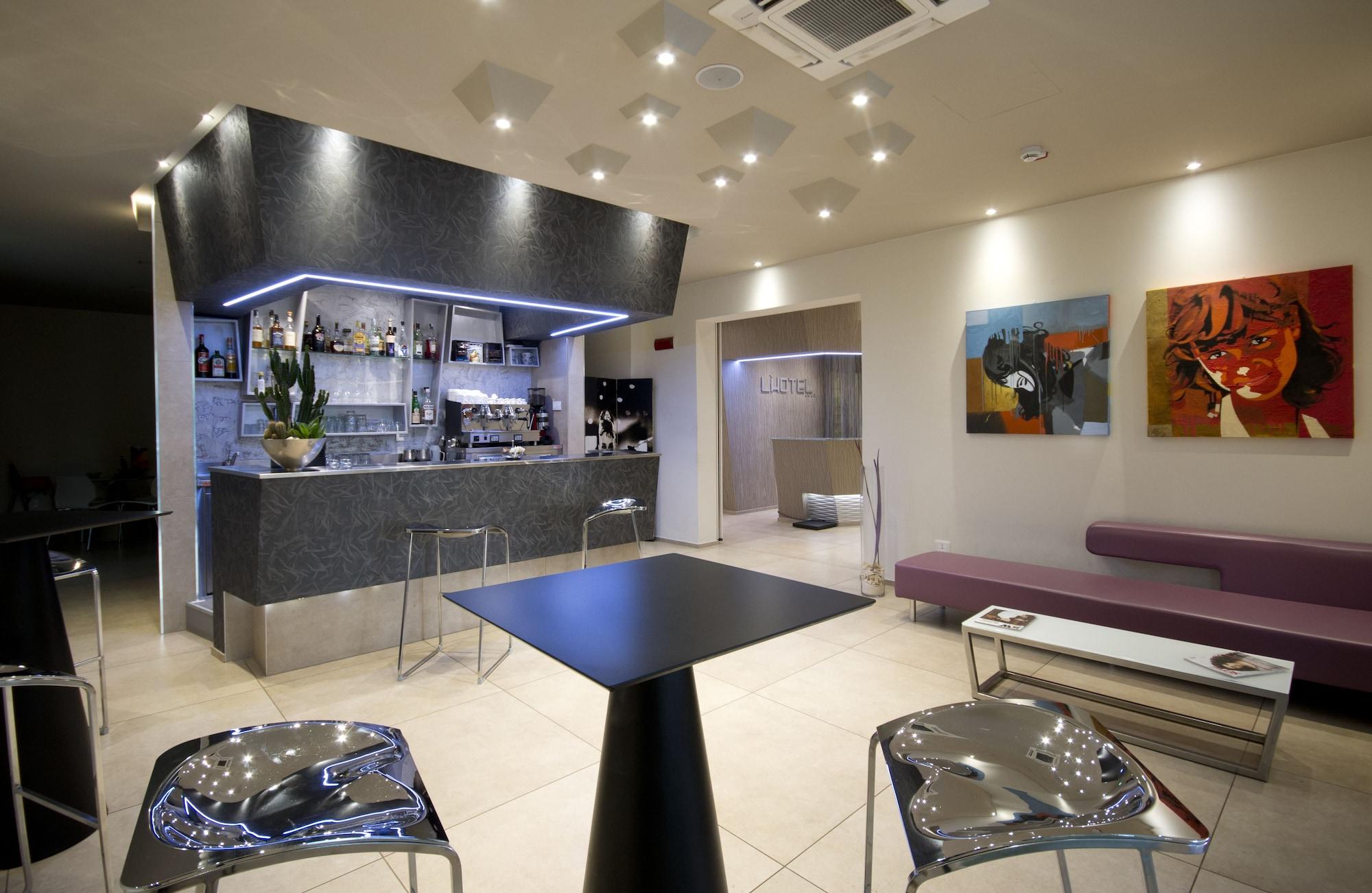 Bar/Salón L'Hotel
