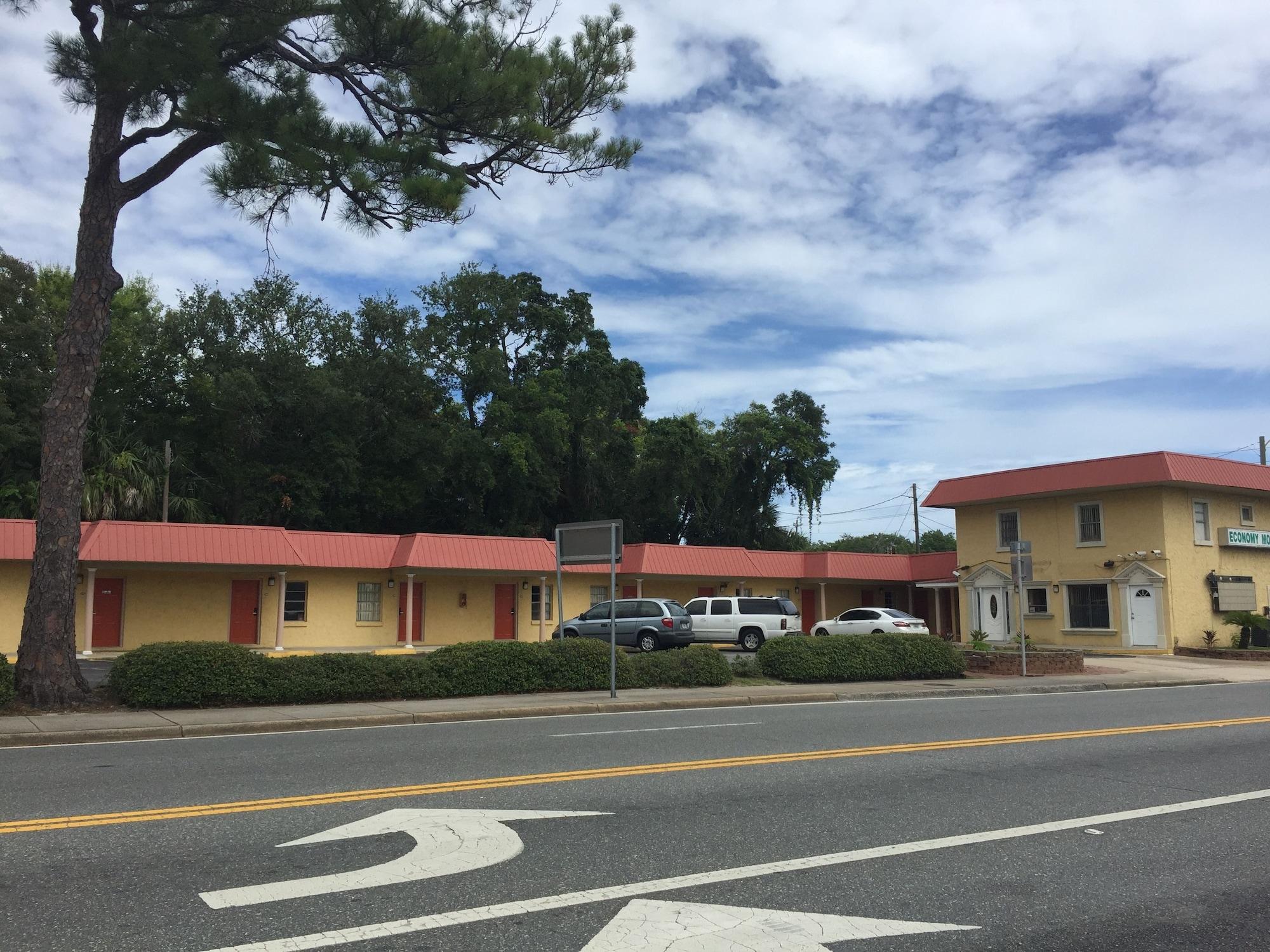 Vista Exterior Economy Motel