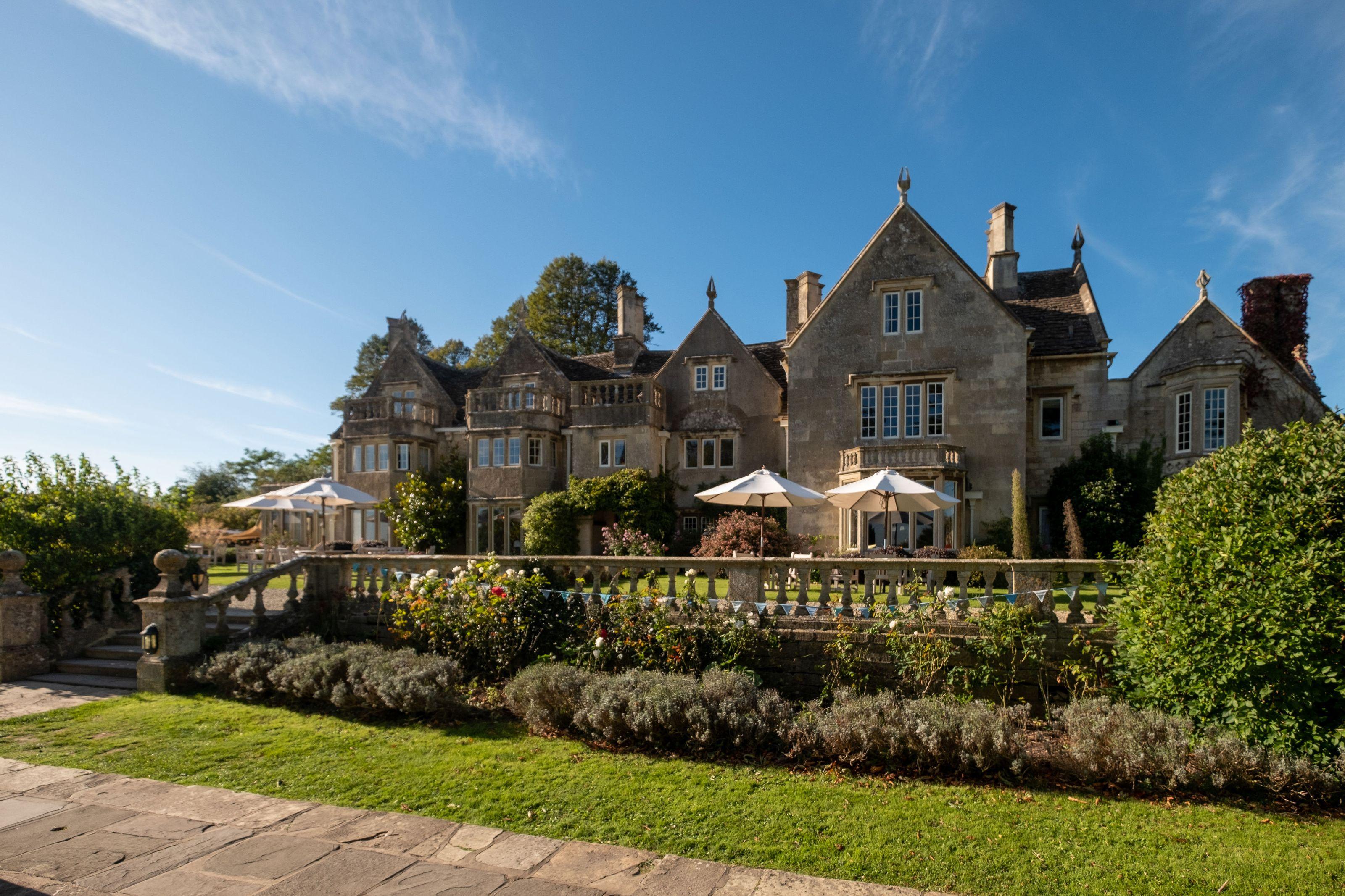 Varios Woolley Grange Hotel