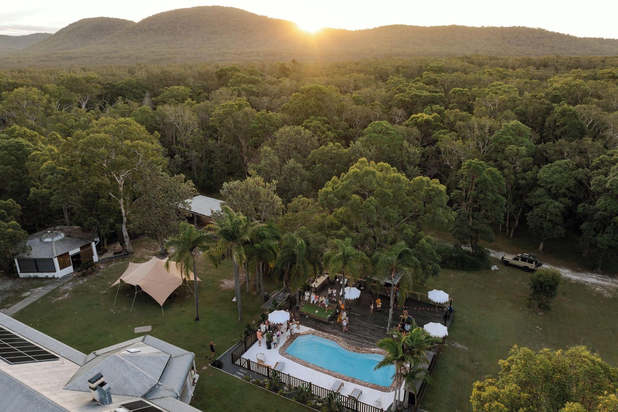 Vista Exterior Surfaris Retreat