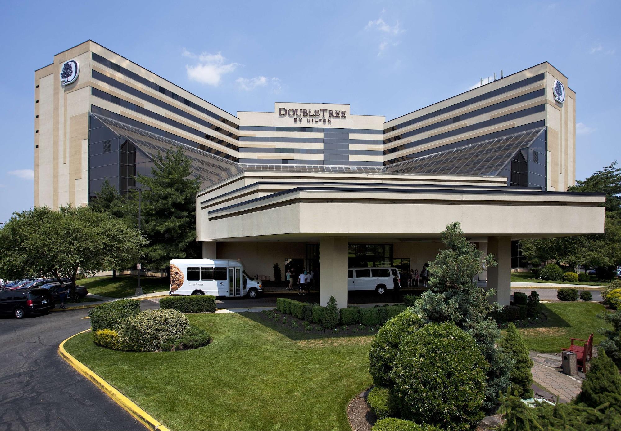 Vista Exterior DoubleTree by Hilton Hotel Newark Airport