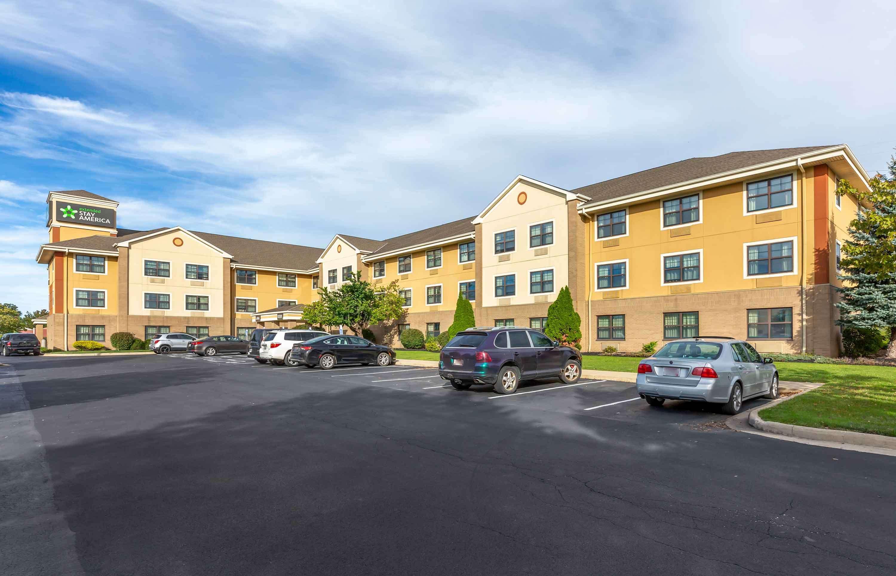 Varios Extended Stay America Suites Cleveland Brooklyn