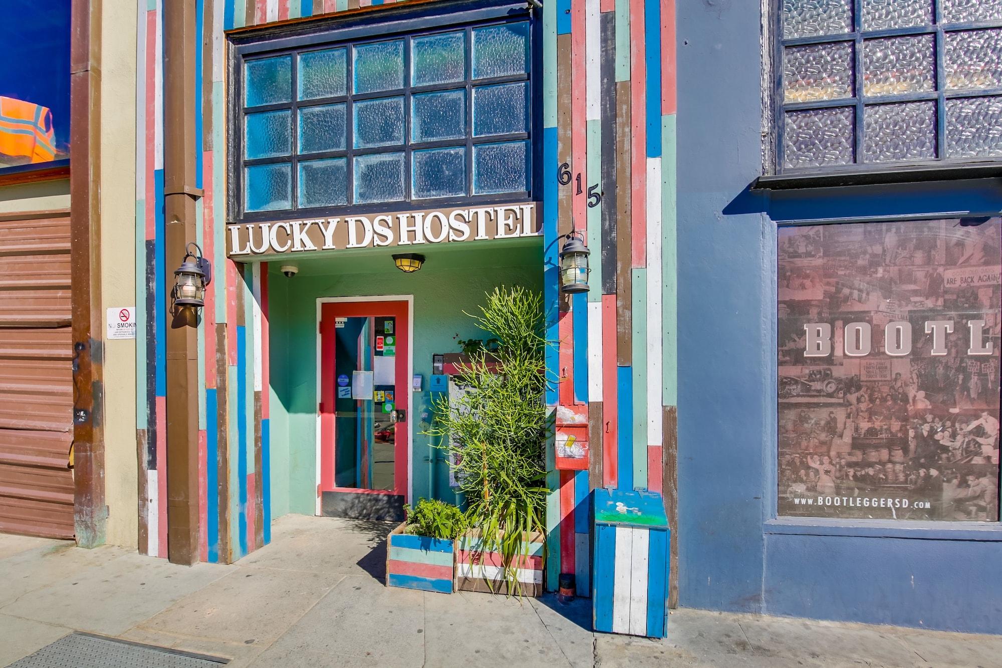Vista Exterior Lucky D's Hostel