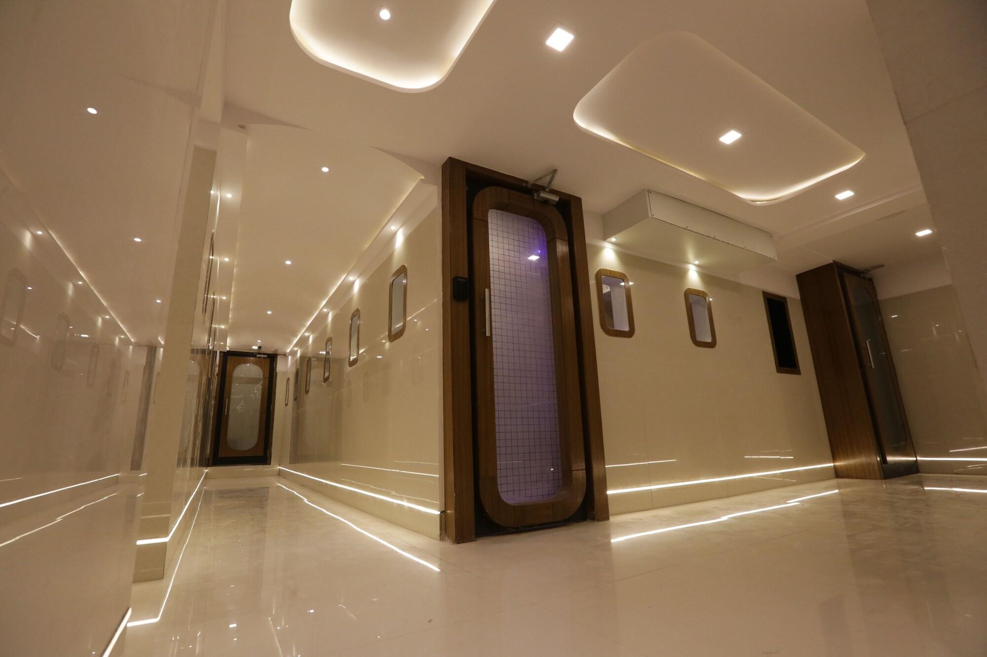 Vista Lobby Qubestay Airport Capsule Hotel & Hostel