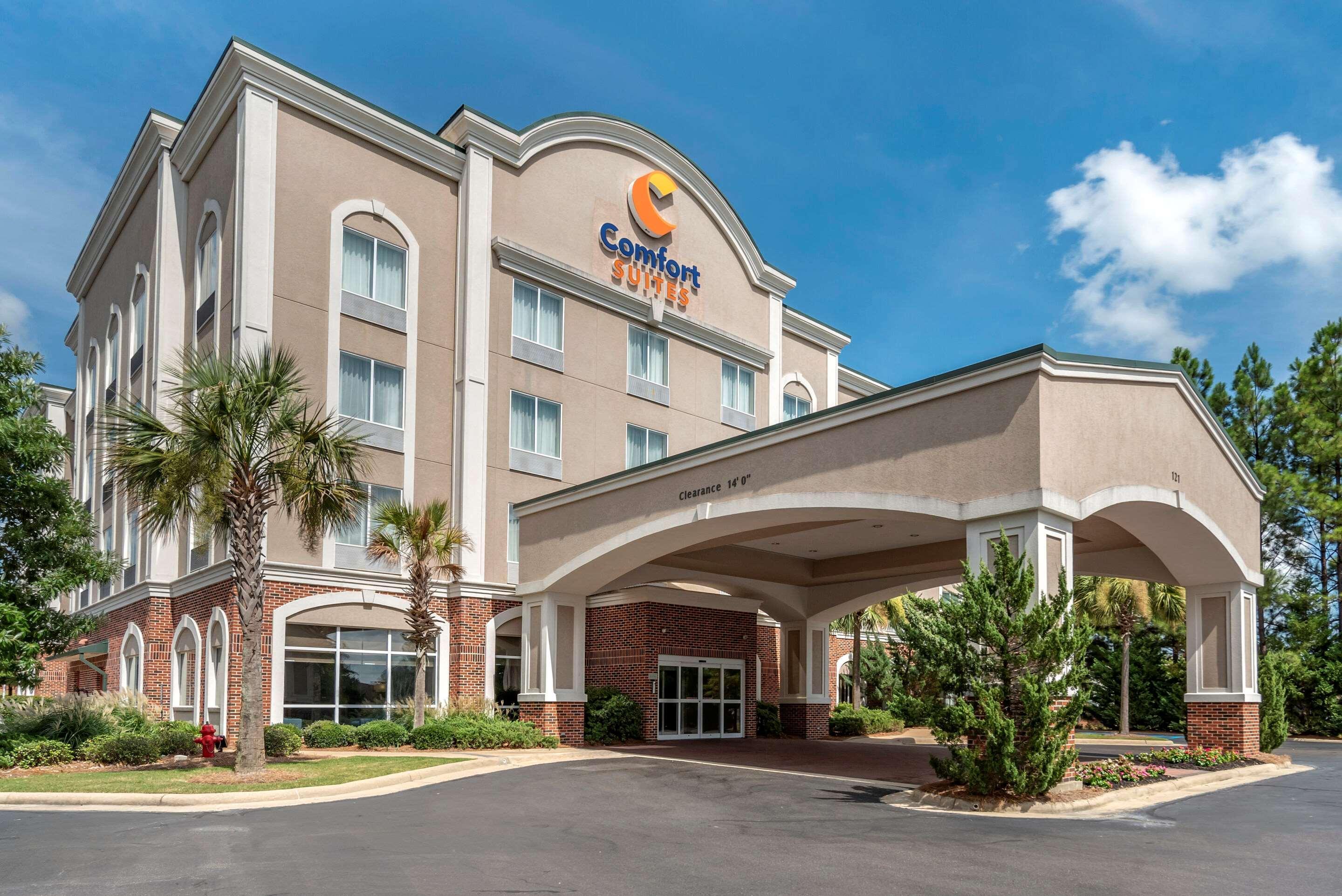 Vista Exterior Comfort Suites Airport