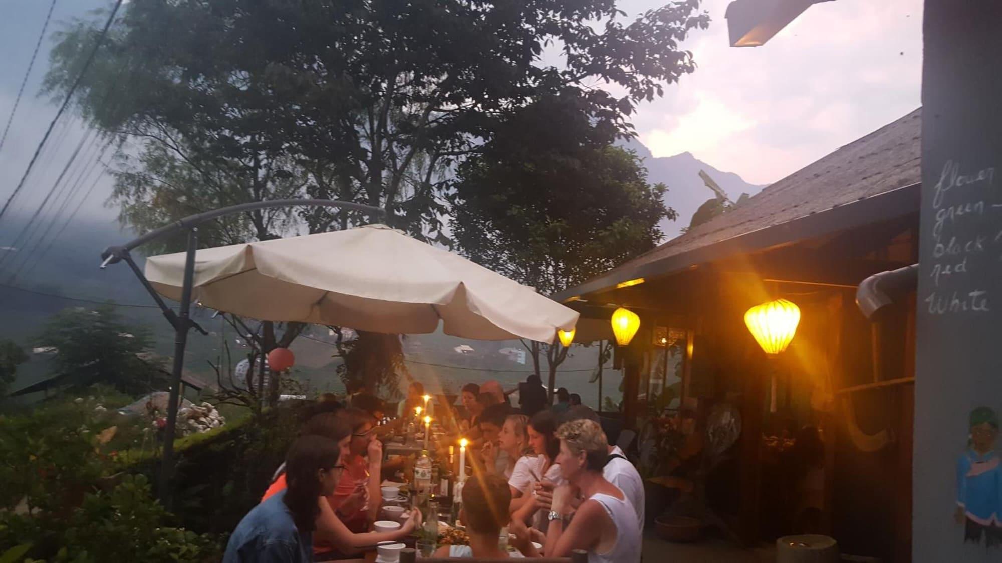 Restaurant Lucky Daisy Buffalo House