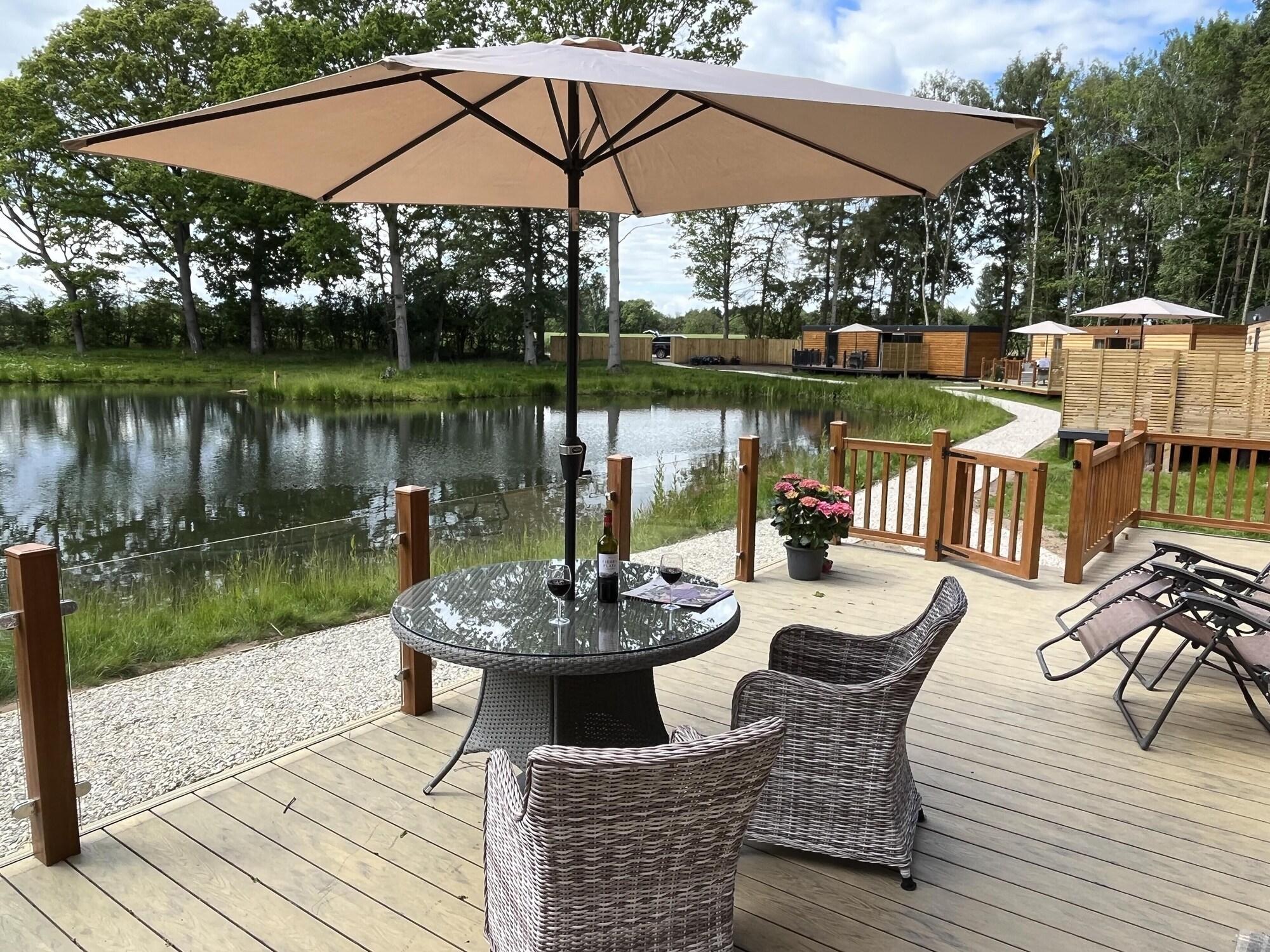 Restaurant Pine Boutique Lodge With hot tub for Couples & dog