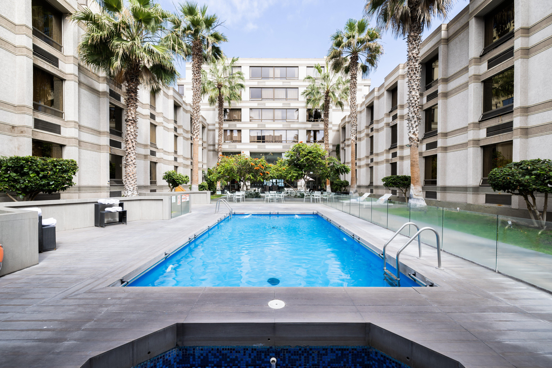 Vista Piscina Holiday Inn Express Iquique by IHG