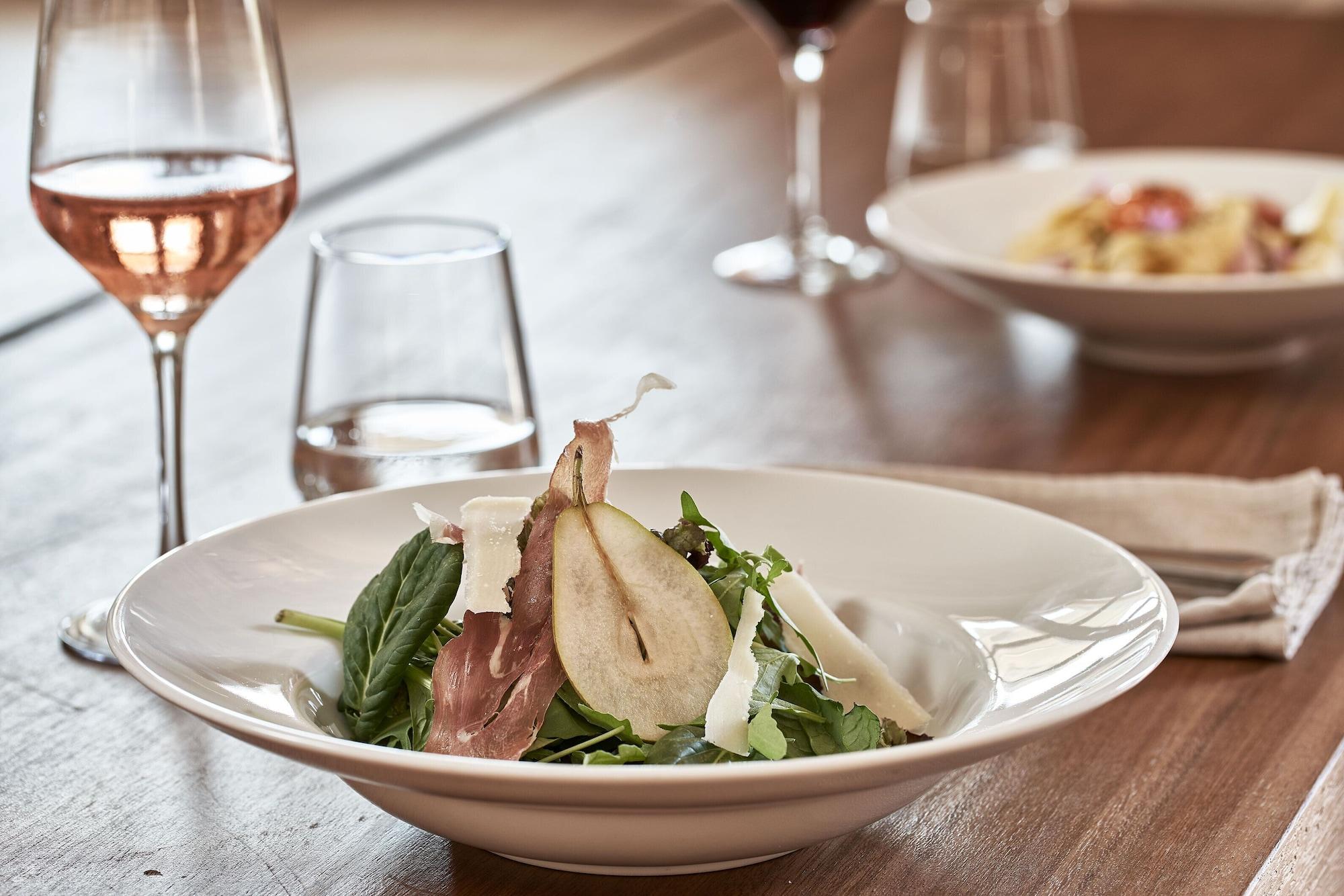 Restaurant 100 Rizes Seaside Resort - Small Luxury Hotels of The World