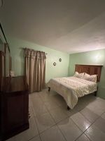 Alquiler Vacacional - Cozy 1-bedroom in Kingston with AC, Hot Water, WiFi, Full Kitchen and Parking