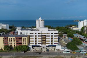 Paquete - Hotel Axis Inn By GEH Suites