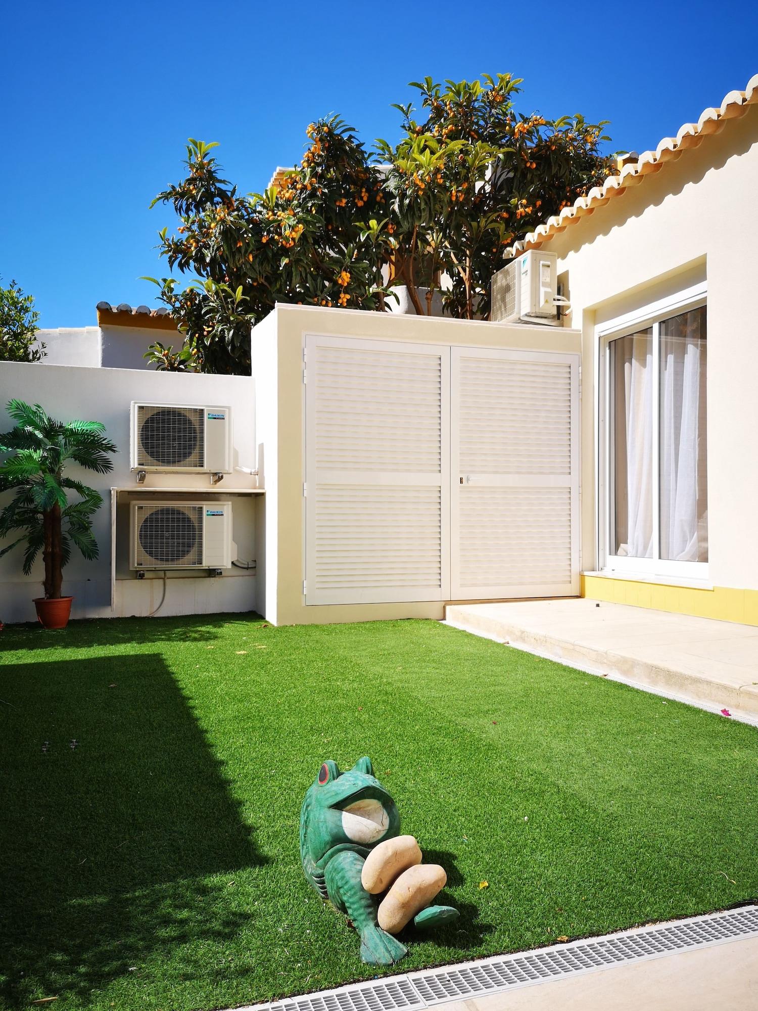 Vista Exterior Sensations Guesthouse